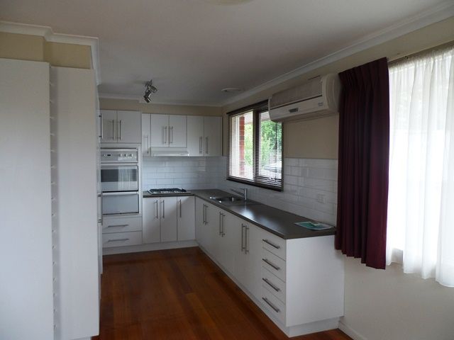 8 Polwarth Crescent, Belmont, VIC 3216