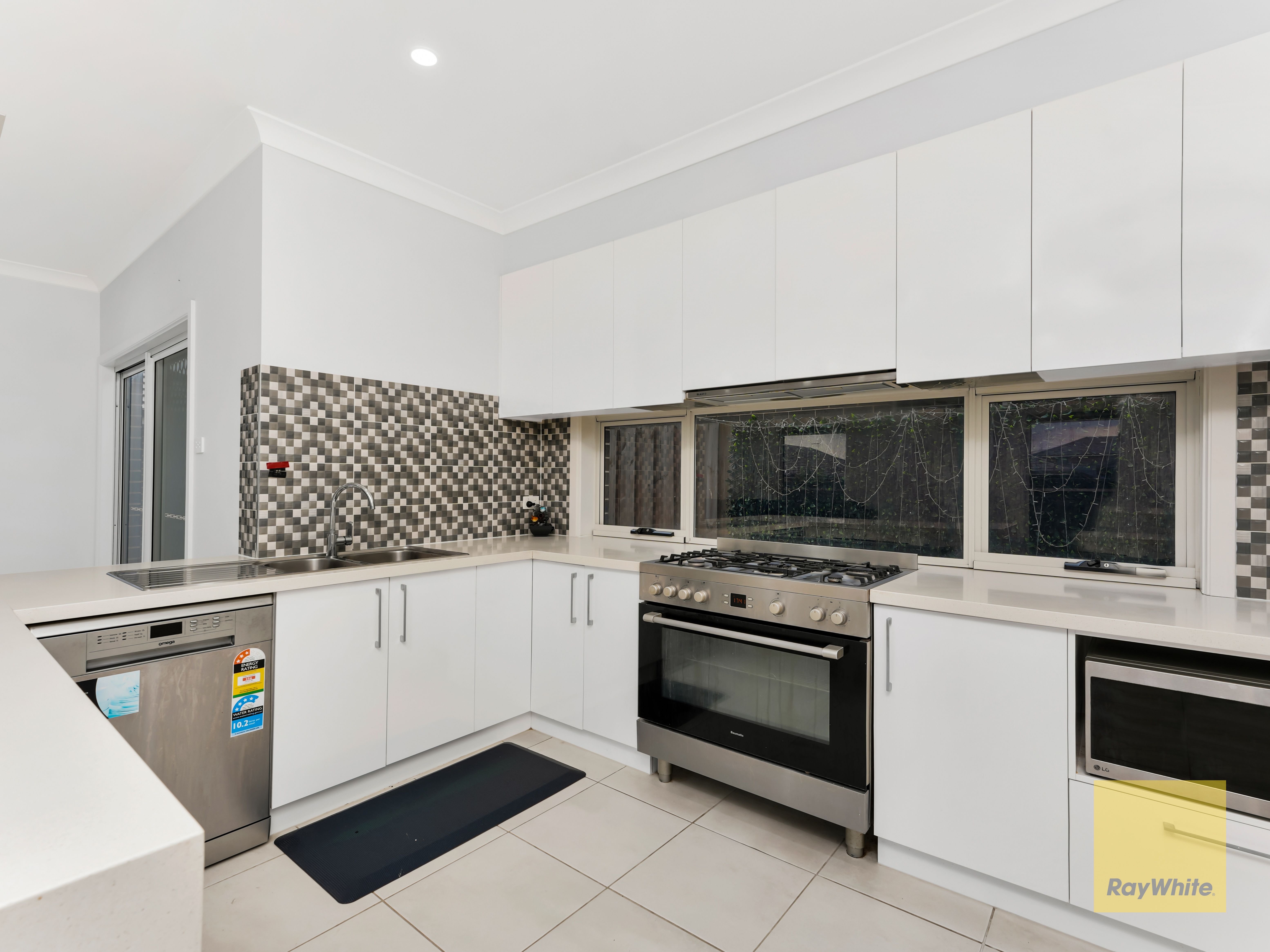 37 Hydrus Street — photo 4 of 17