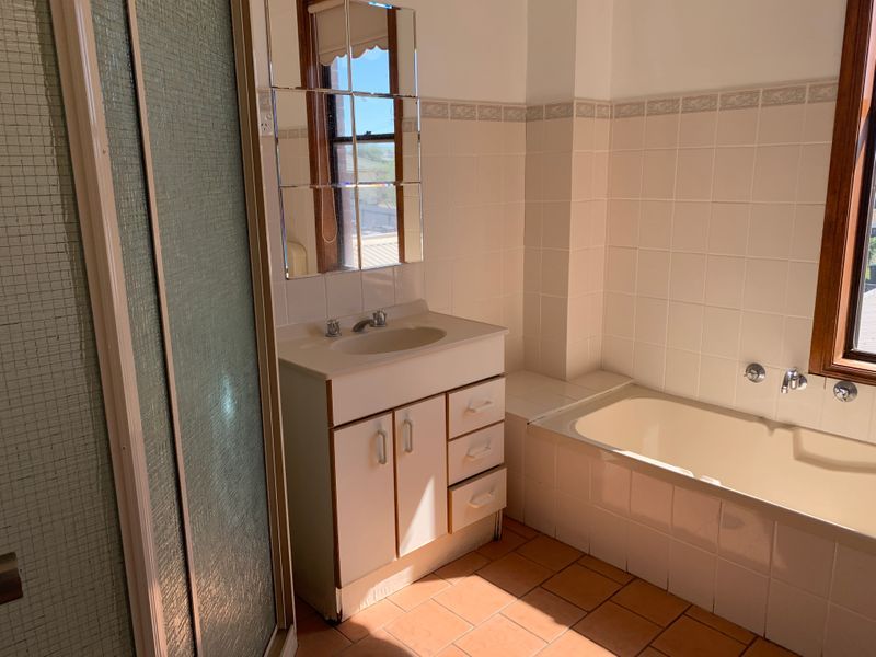 1/4 Vaughan Street, Junee, NSW 2663