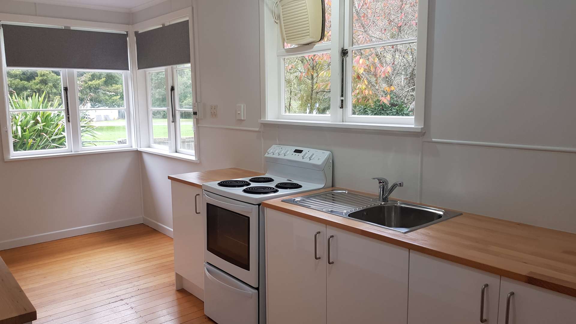 1128 Paradise Valley Road photo 3