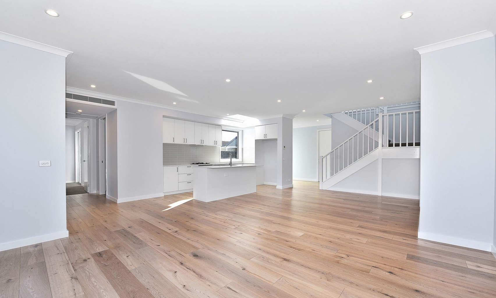 2/18 Paget Street, Hughesdale, VIC 3166