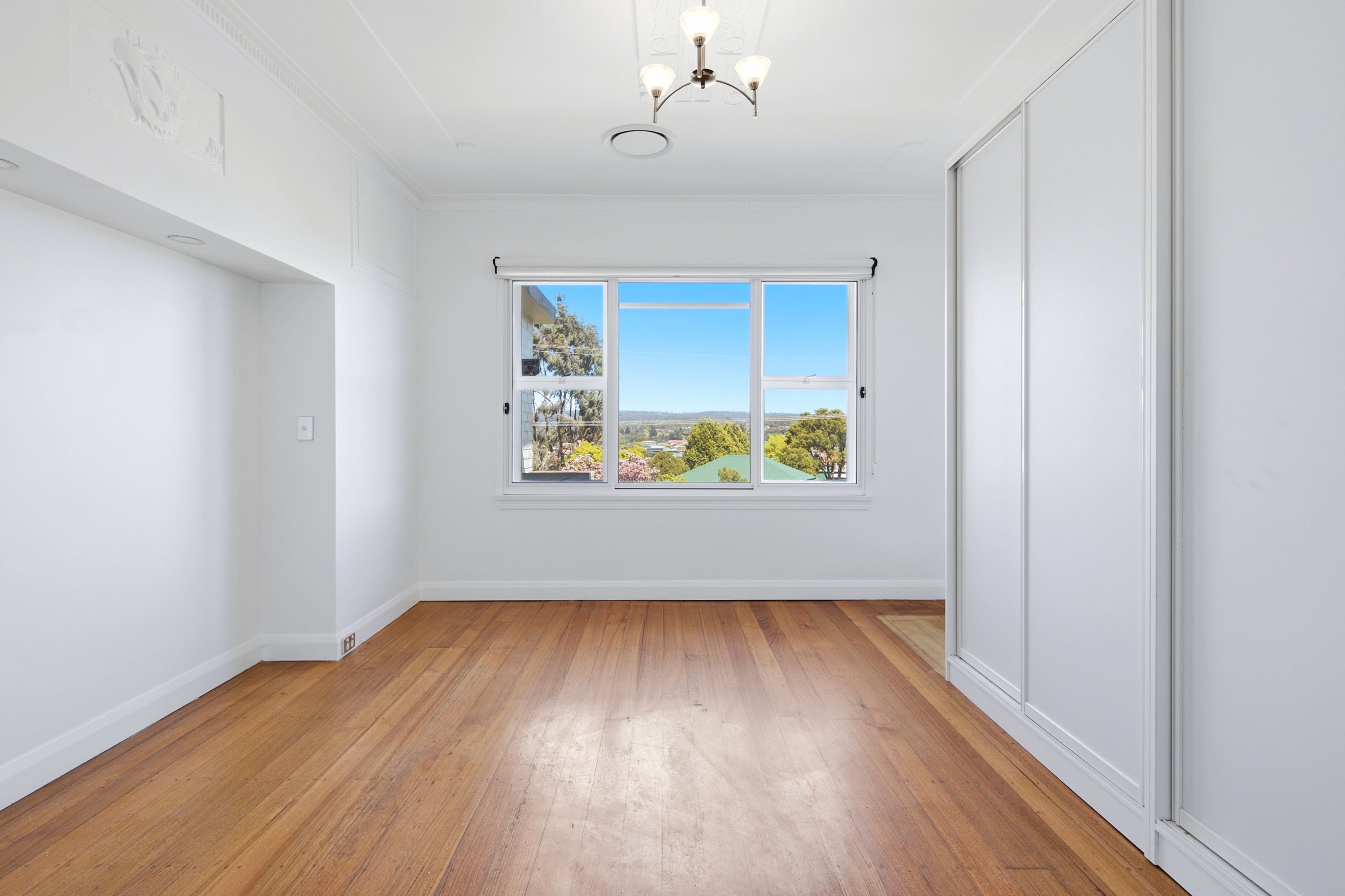 279 St Leonards Road — photo 8 of 29