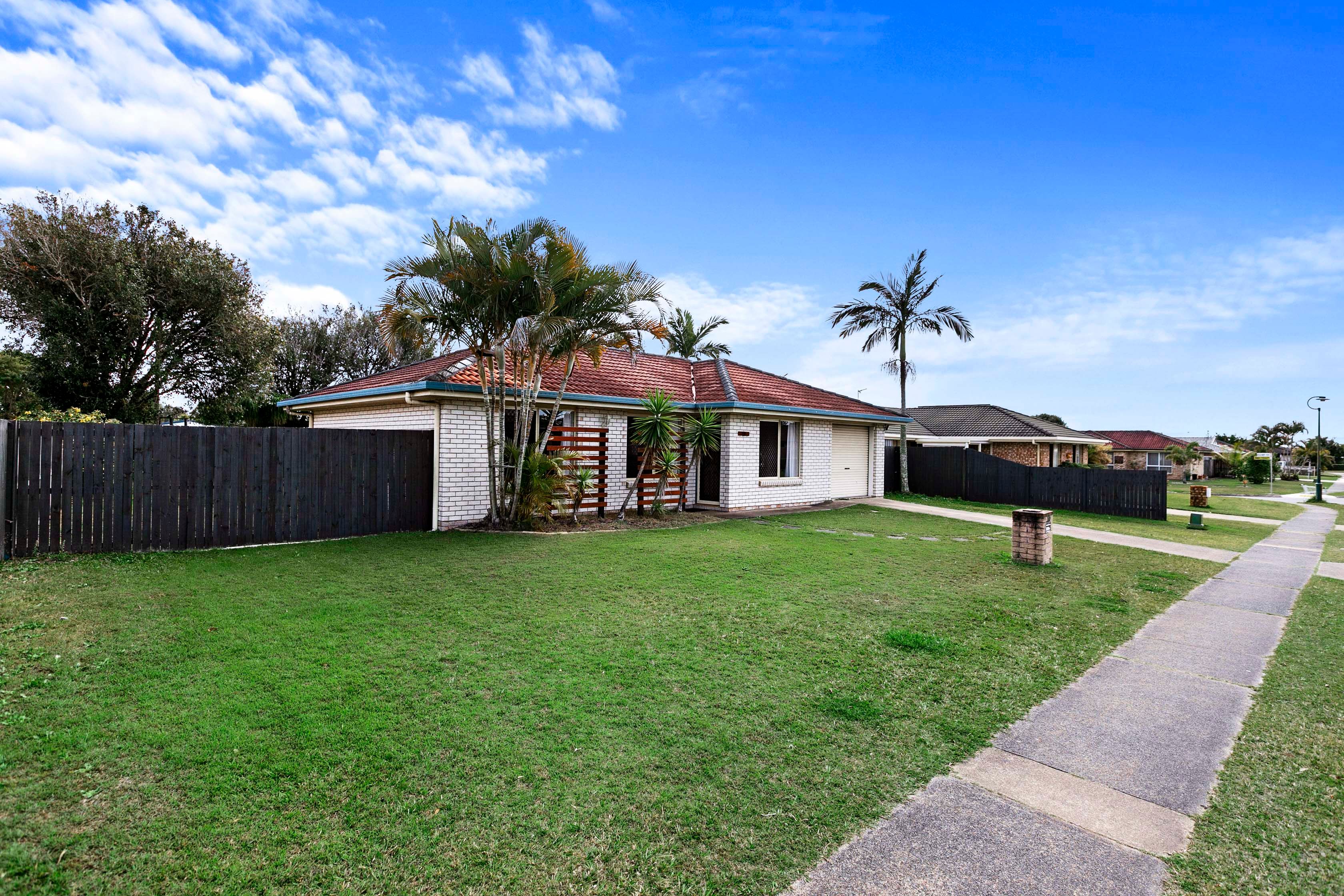 18 Wide Bay Drive, Eli Waters, QLD 4655