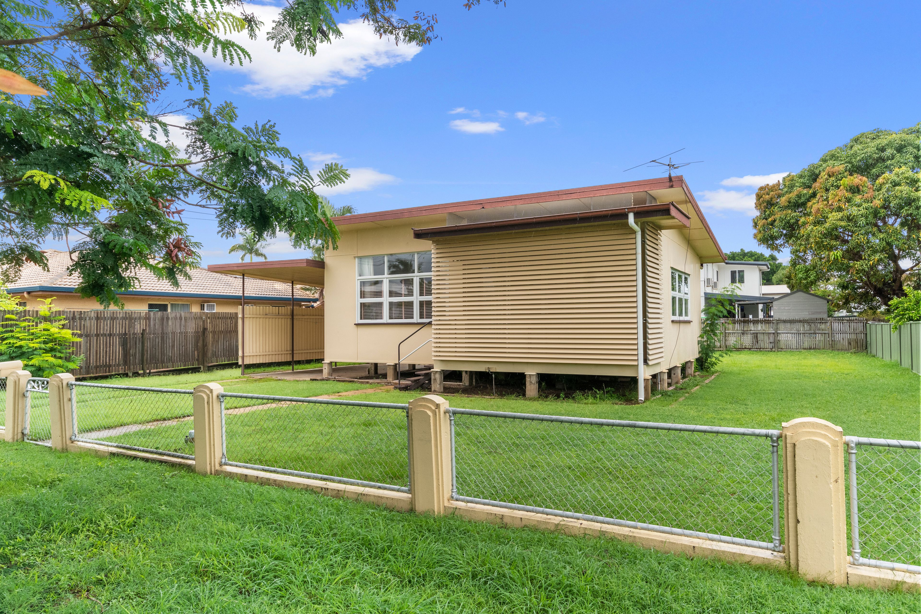 15 Bomana Street, Aitkenvale, QLD 4814