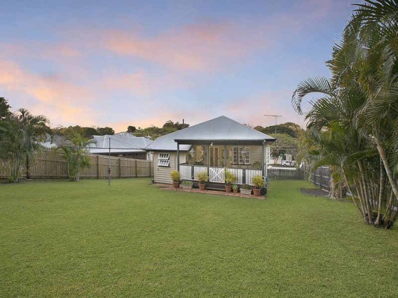 33 Cavillon Street, Holland Park, QLD 4121