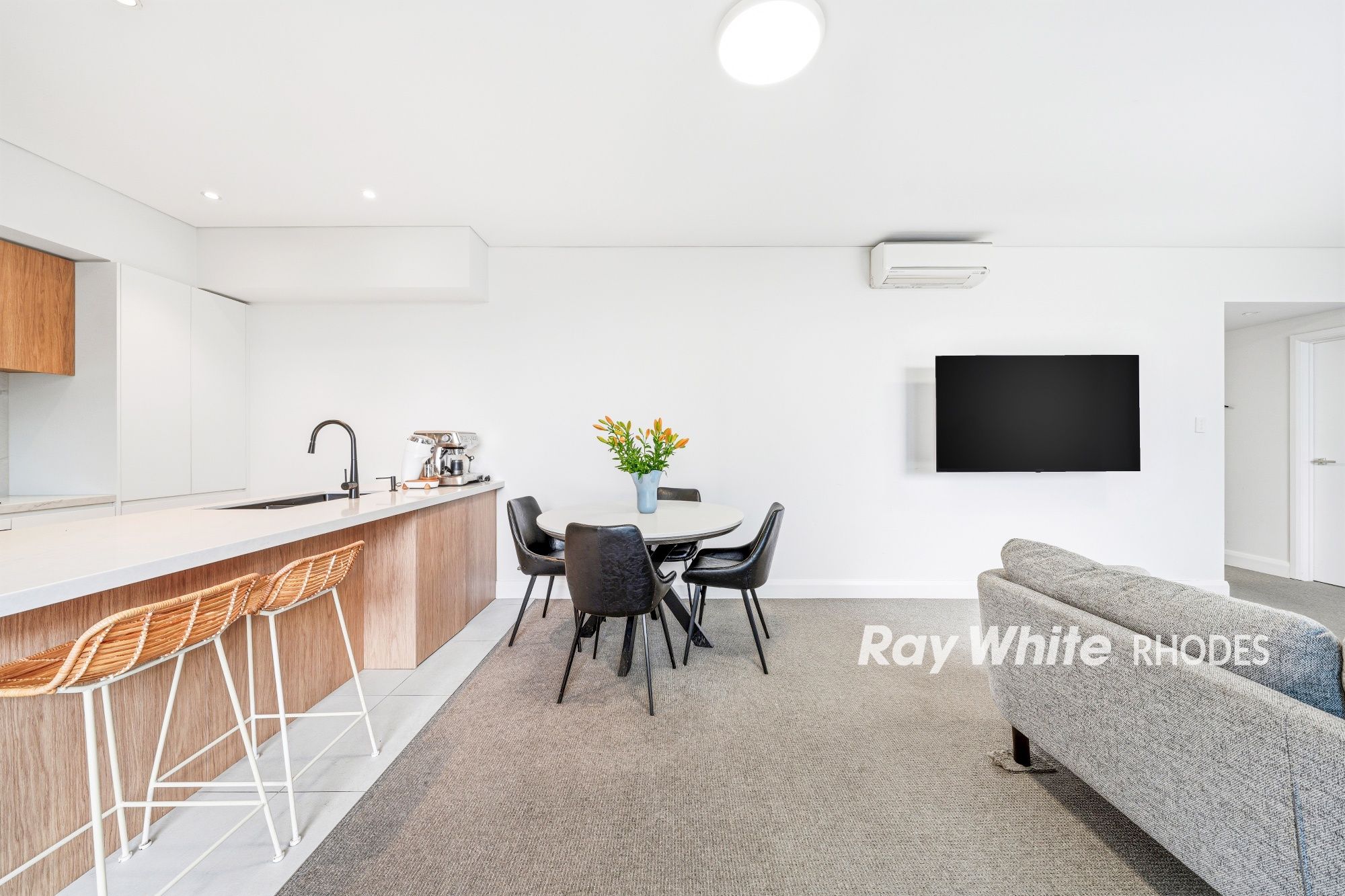 211/42 Walker Street — photo 2 of 16