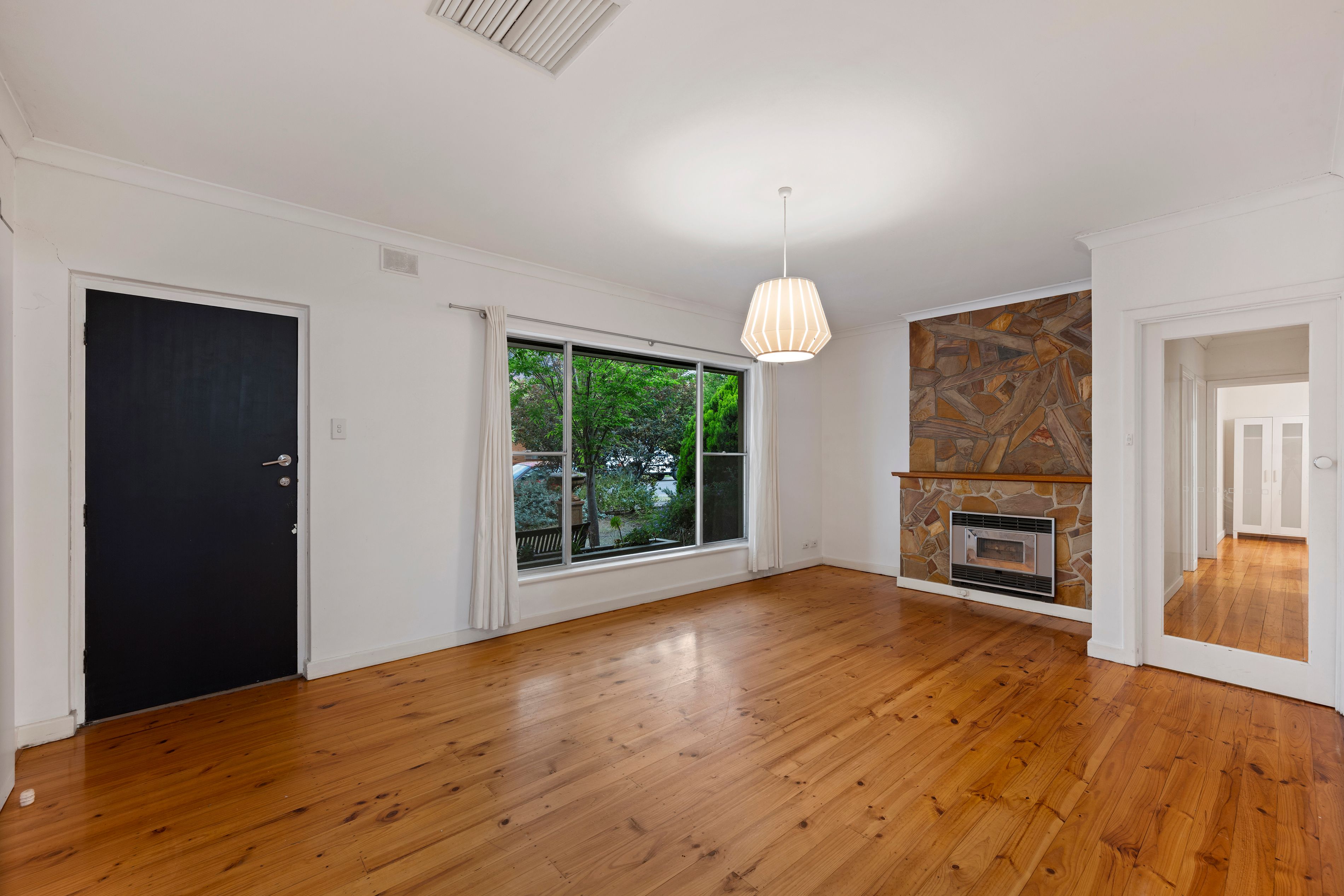 8 Hamish Grove — photo 3 of 27