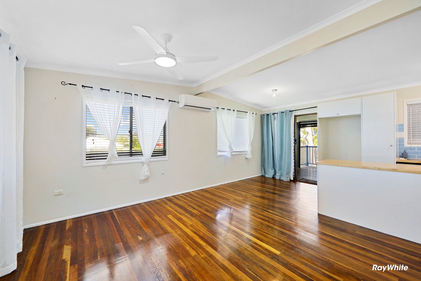 14 Aldridge Street (Upstairs) — photo 8 of 13