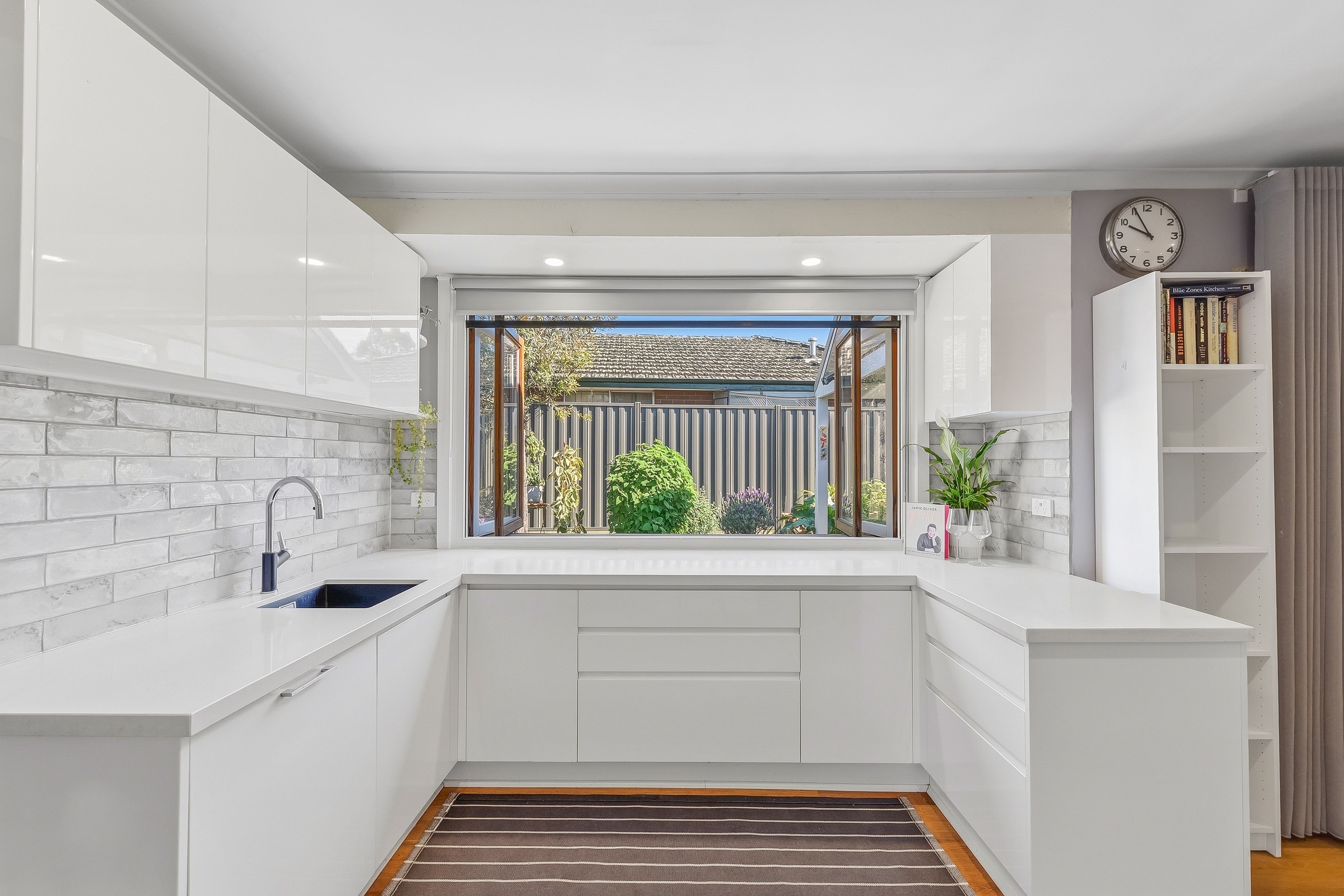 16 Rowena Rise — photo 4 of 19
