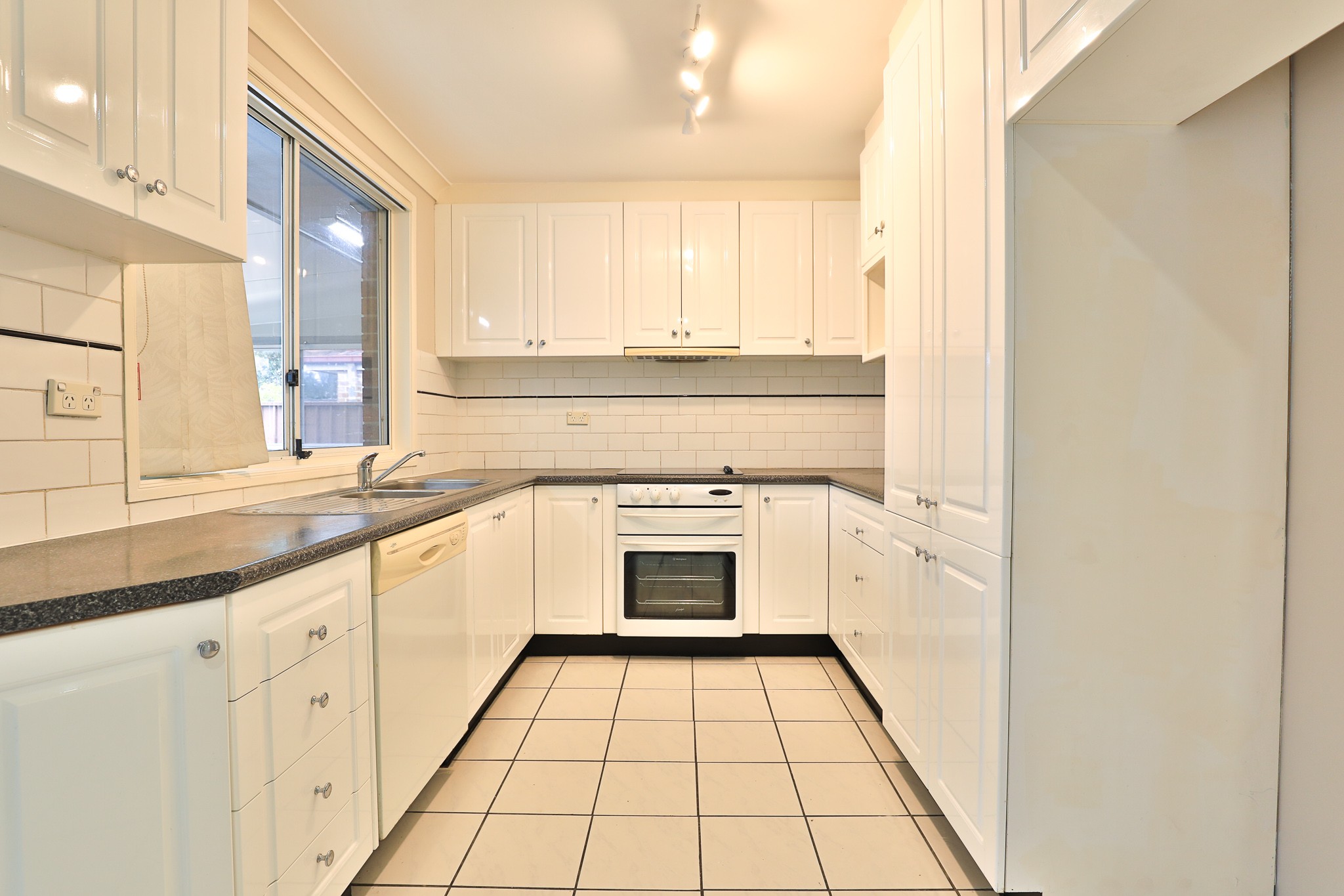 15 Wollaton Grove, Oakhurst, NSW 2761