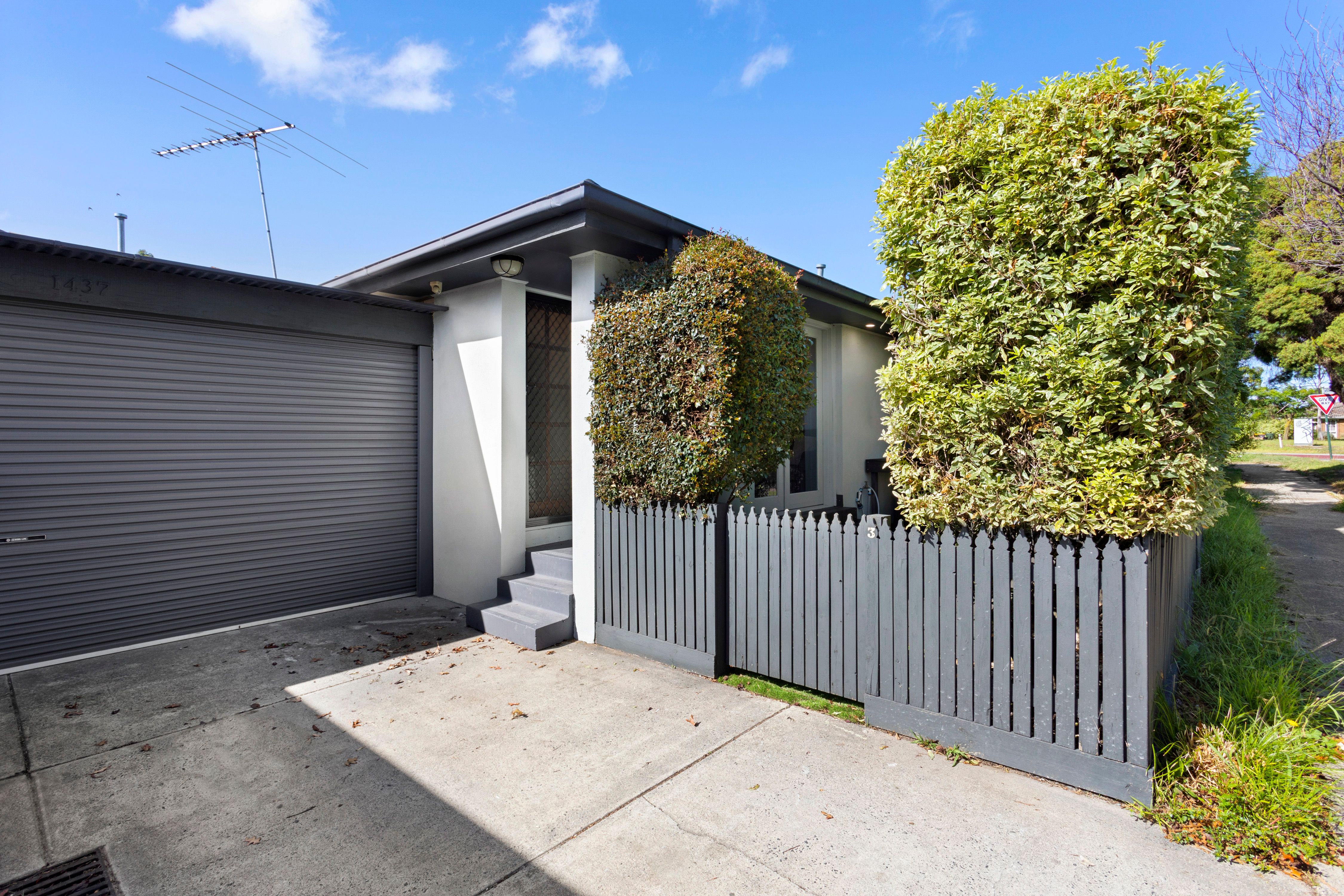 1437 North Road (Facing Kennaugh Street), Oakleigh East VIC 3166
