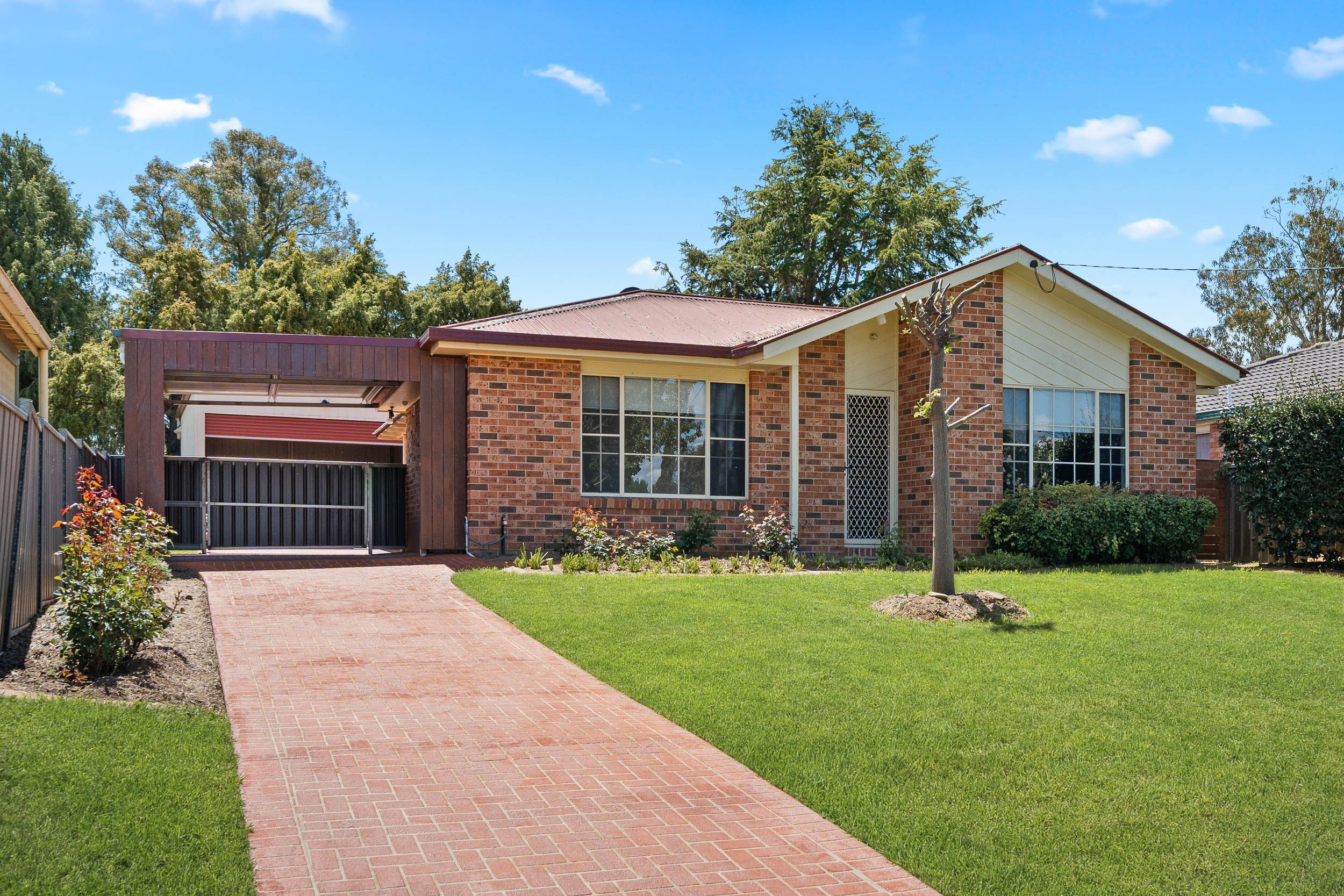 31 Jacqua Avenue — photo from Ray White Goulburn
