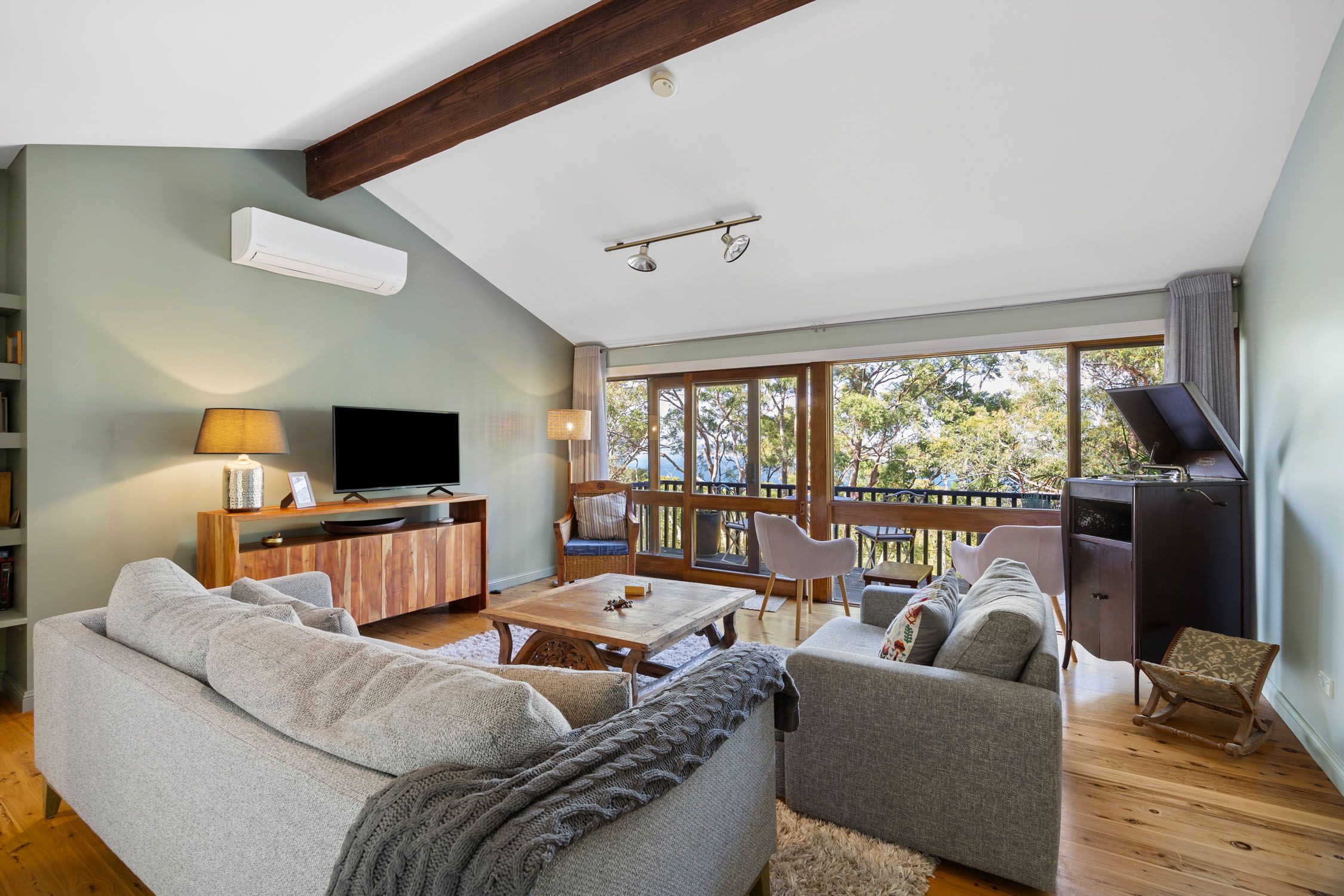 32 Coal Point Road, Coal Point, NSW 2283