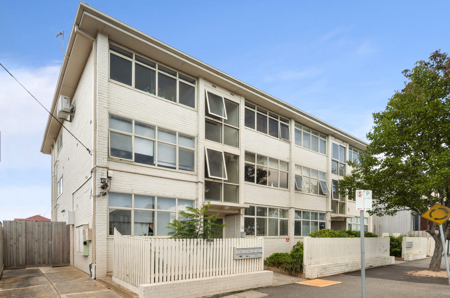 2/18 Nightingale Street — photo from Ray White Carnegie