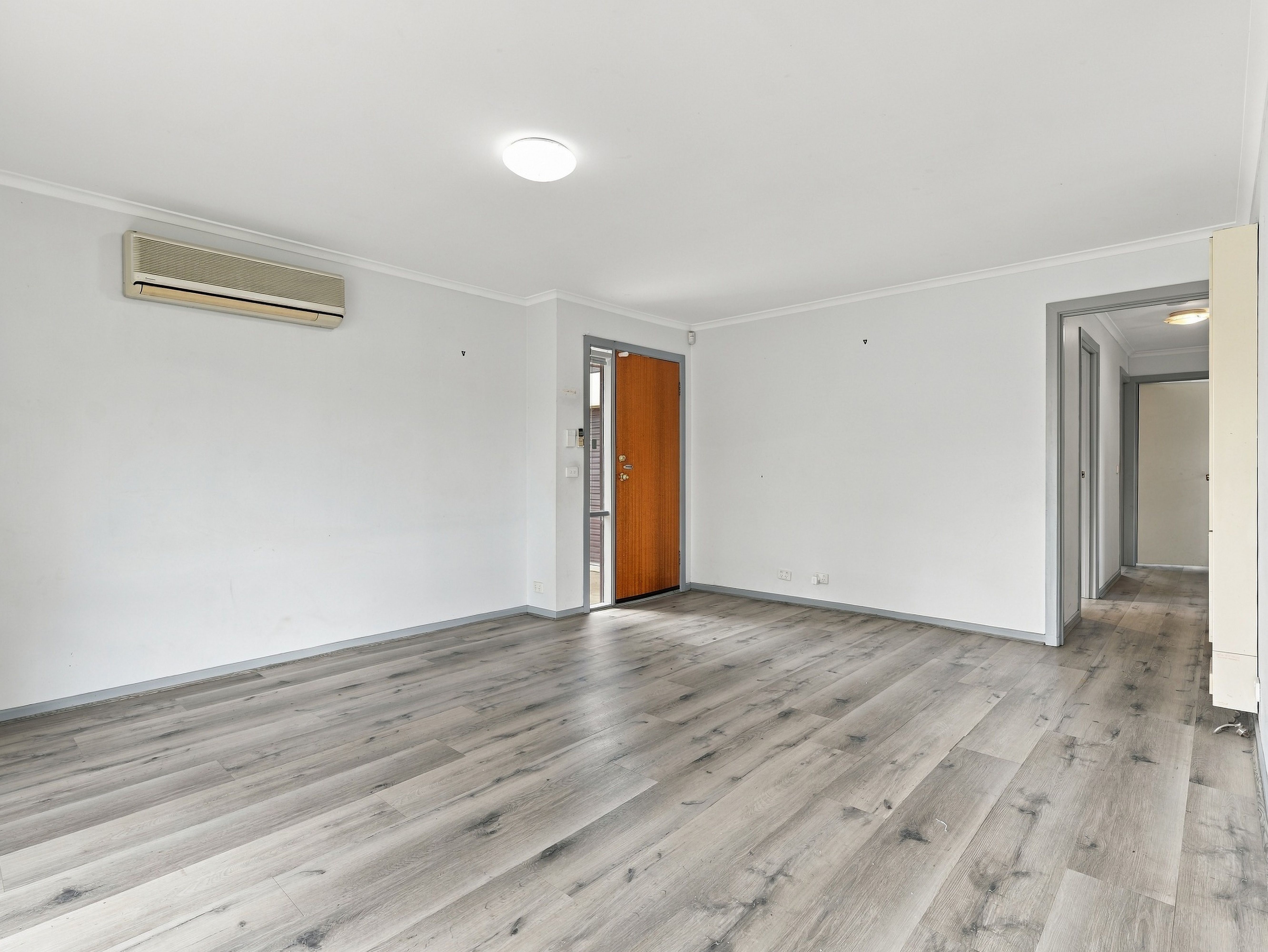 1A Glenelg Way — photo 3 of 21