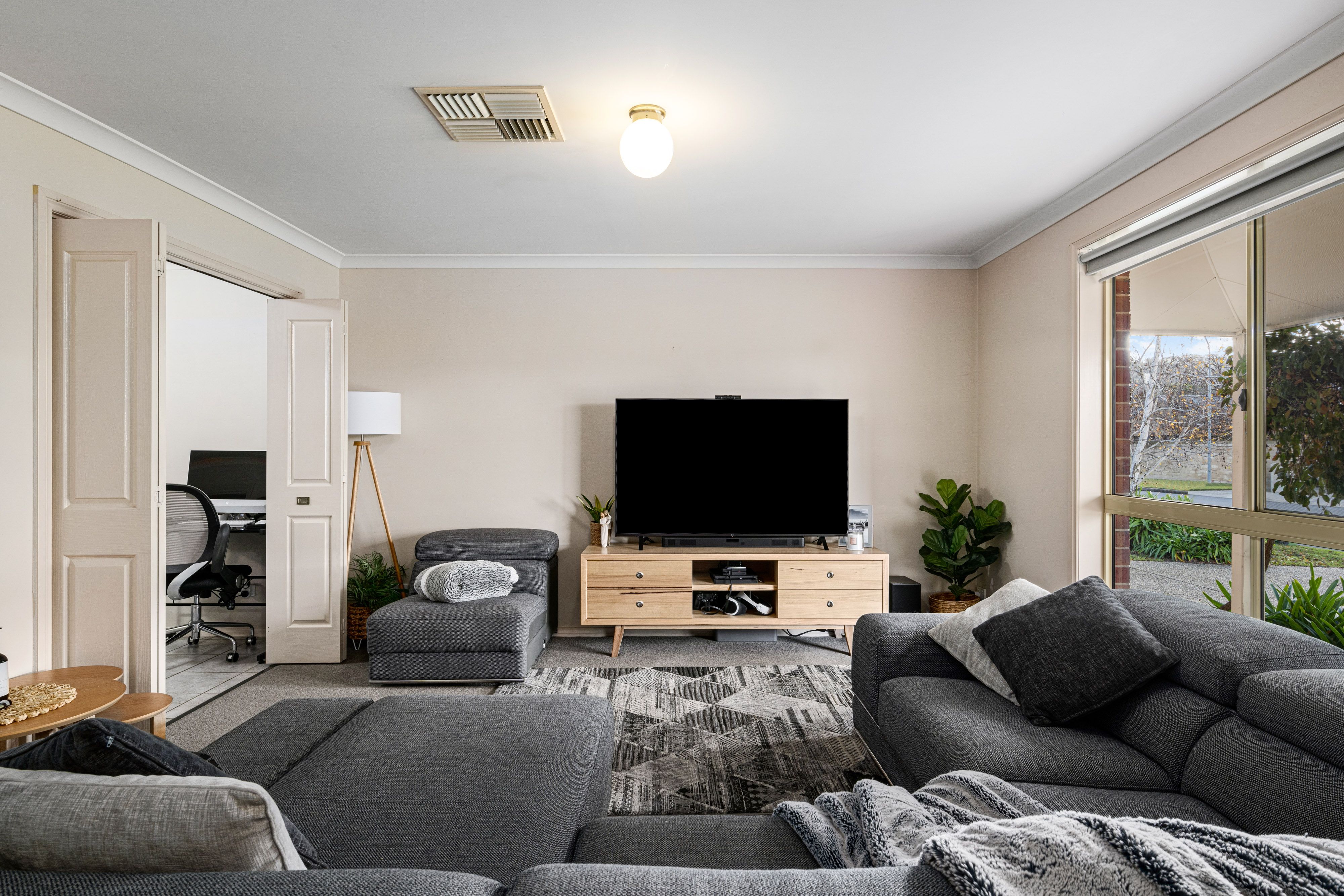 527 Ashford Street, Lavington, NSW 2641
