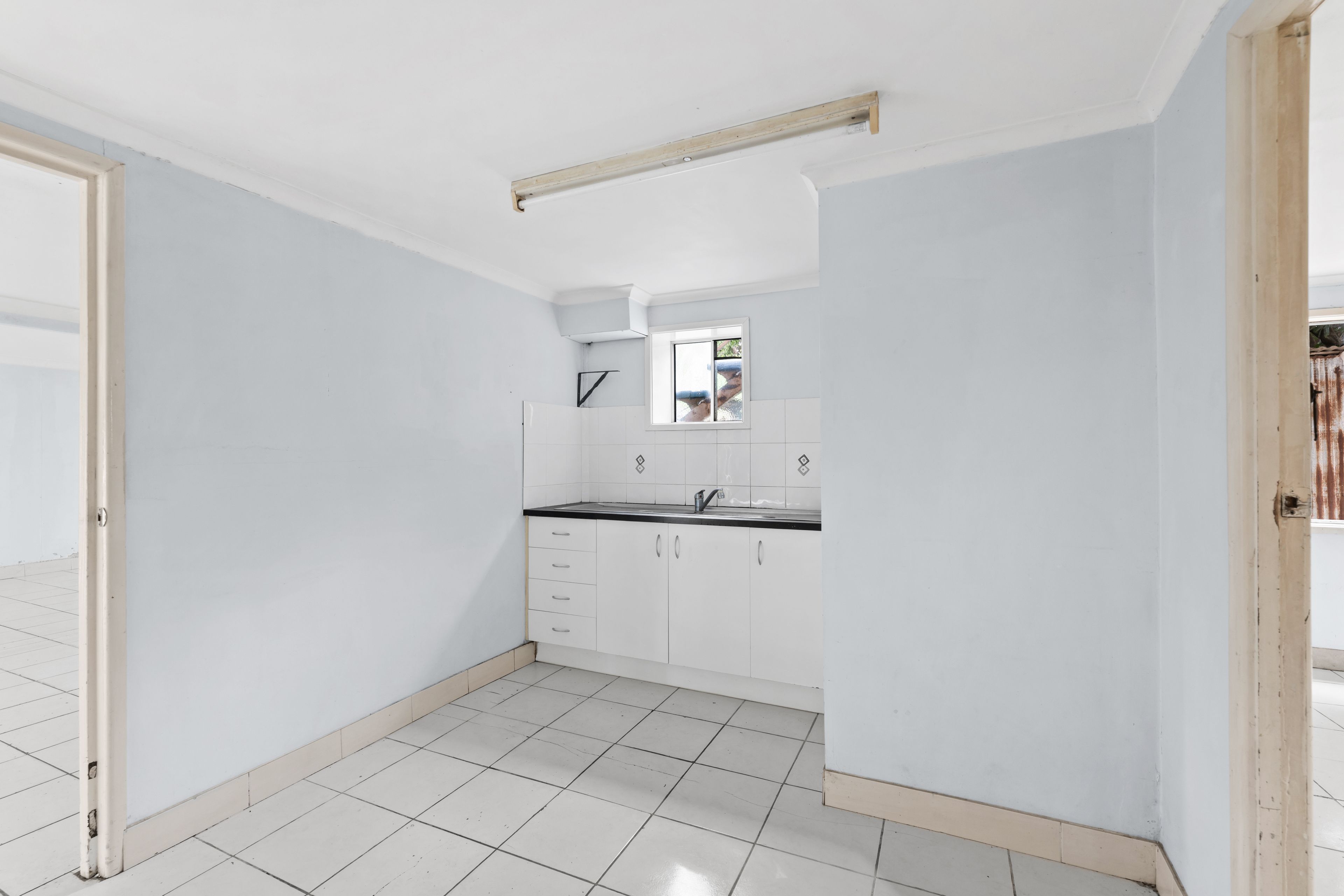 29 SOUTHAMPTON Road — photo 6 of 14