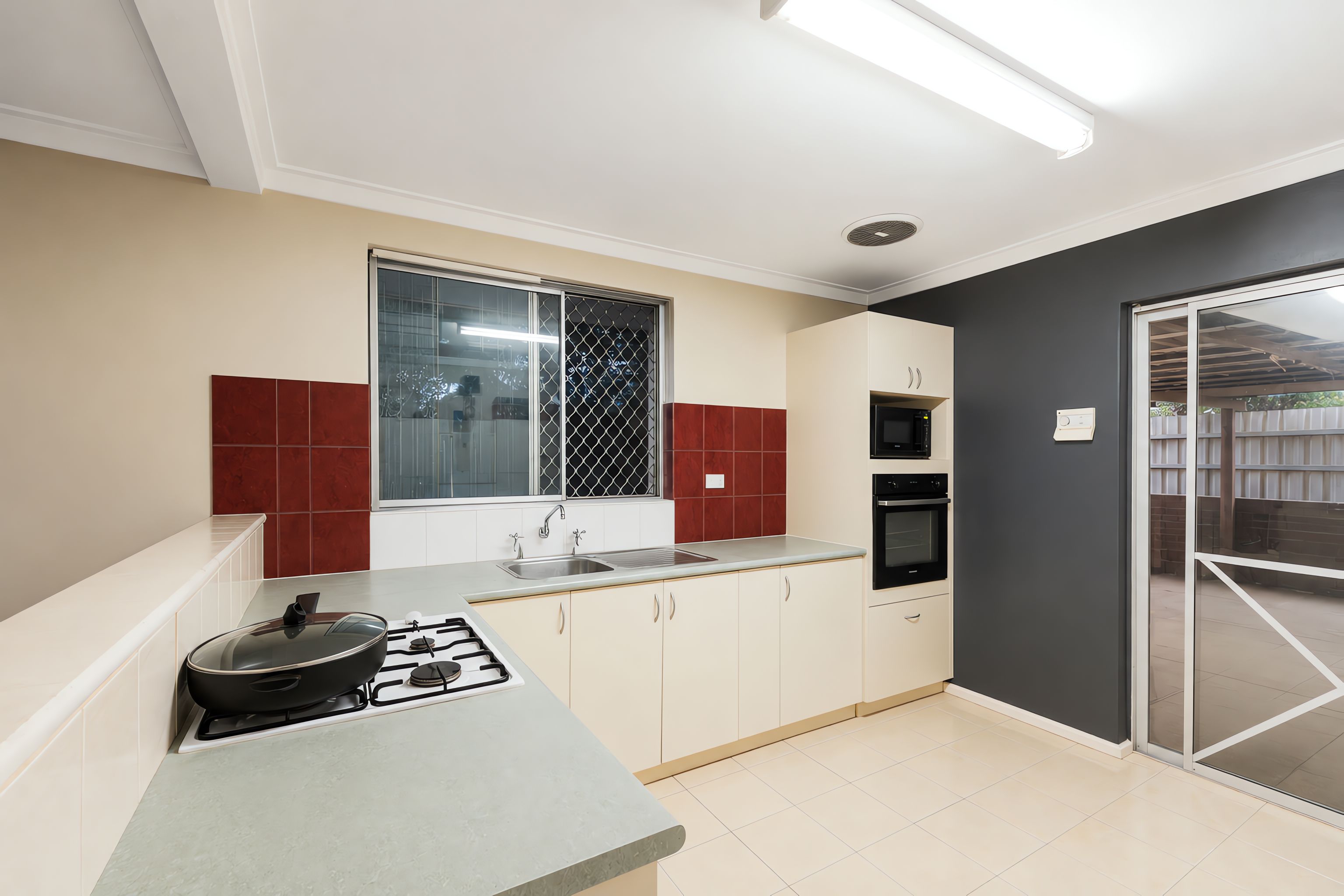 6 Mallee Place — photo 10 of 16