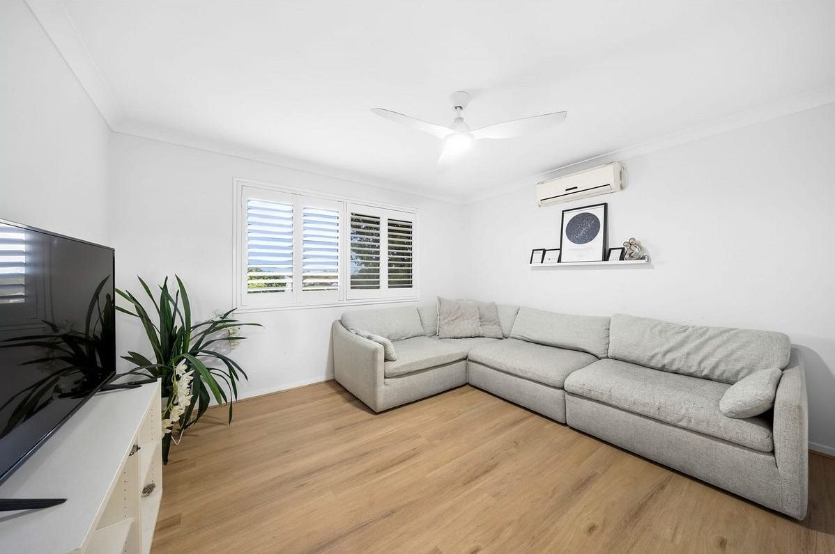 8 Resi Drive — photo 9 of 10
