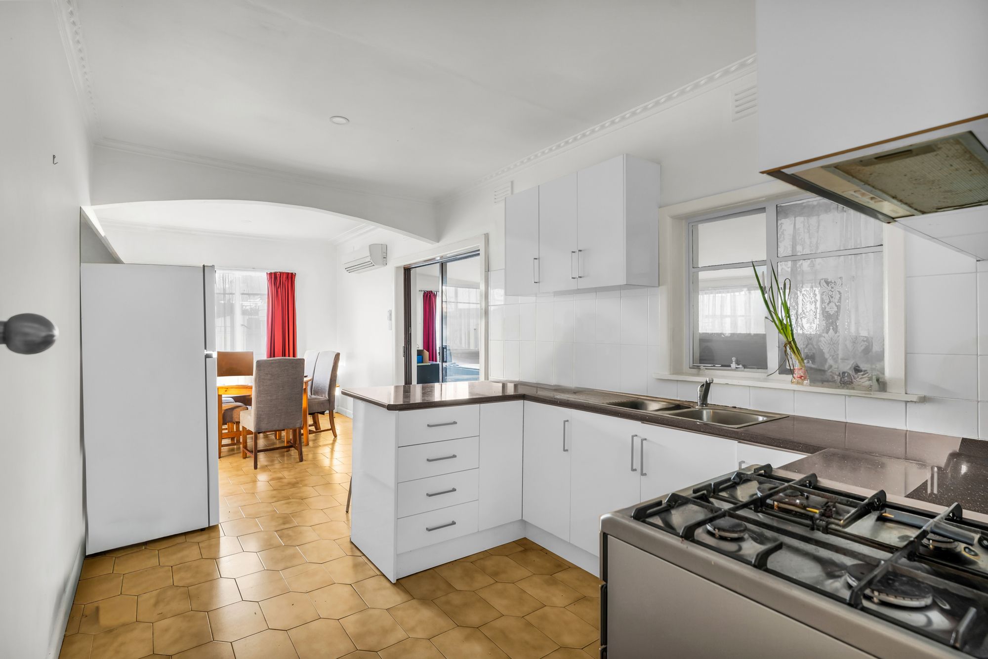 647 Geelong Road — photo 9 of 19