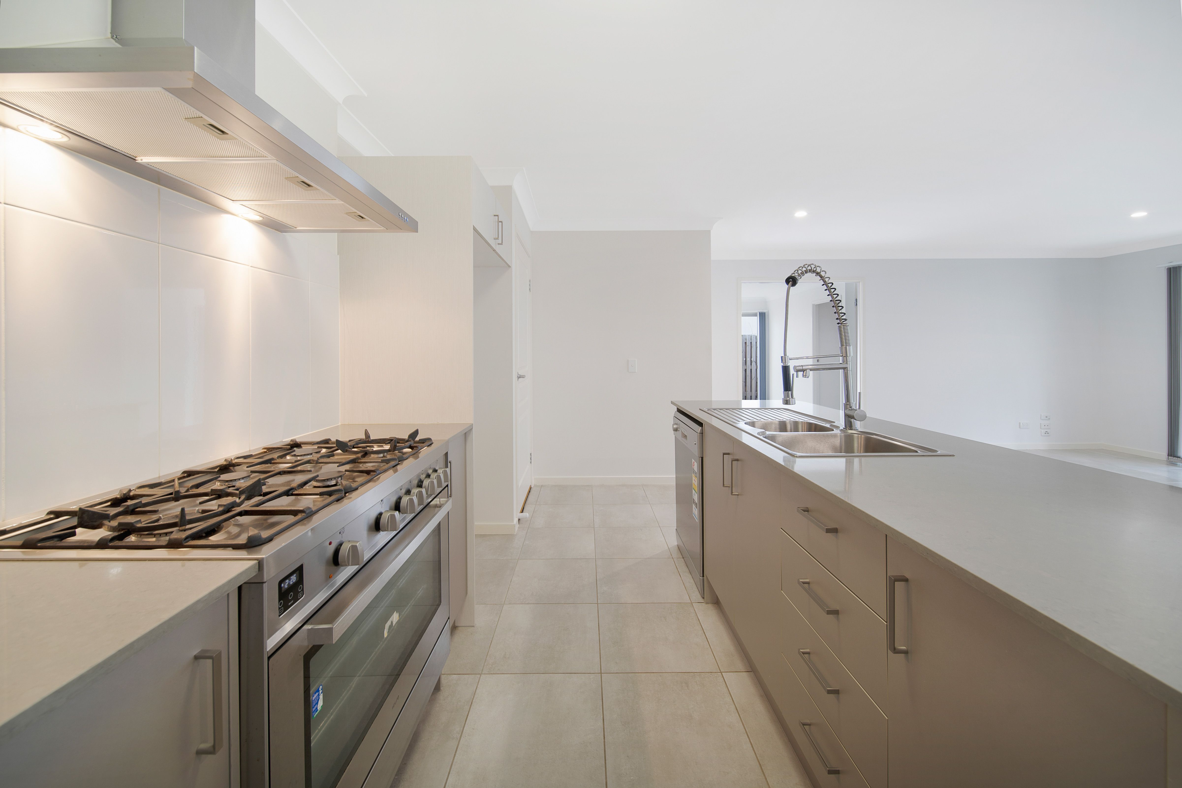 38 Hill End Avenue, Hillcrest, QLD 4118