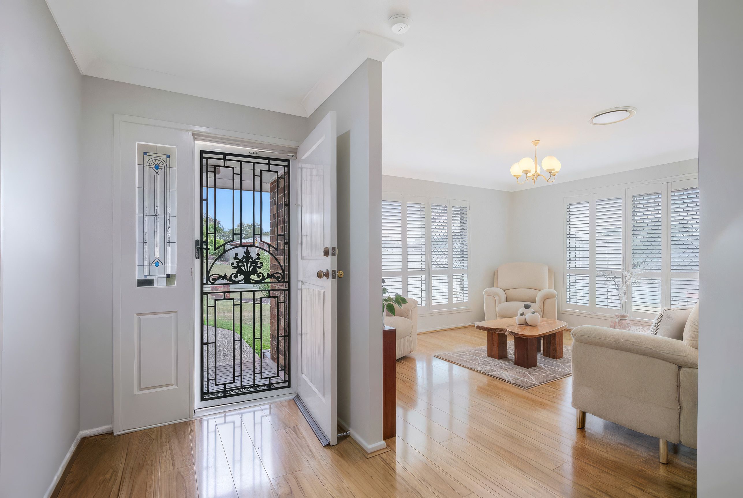 21 Queen Elizabeth Drive — photo 5 of 23