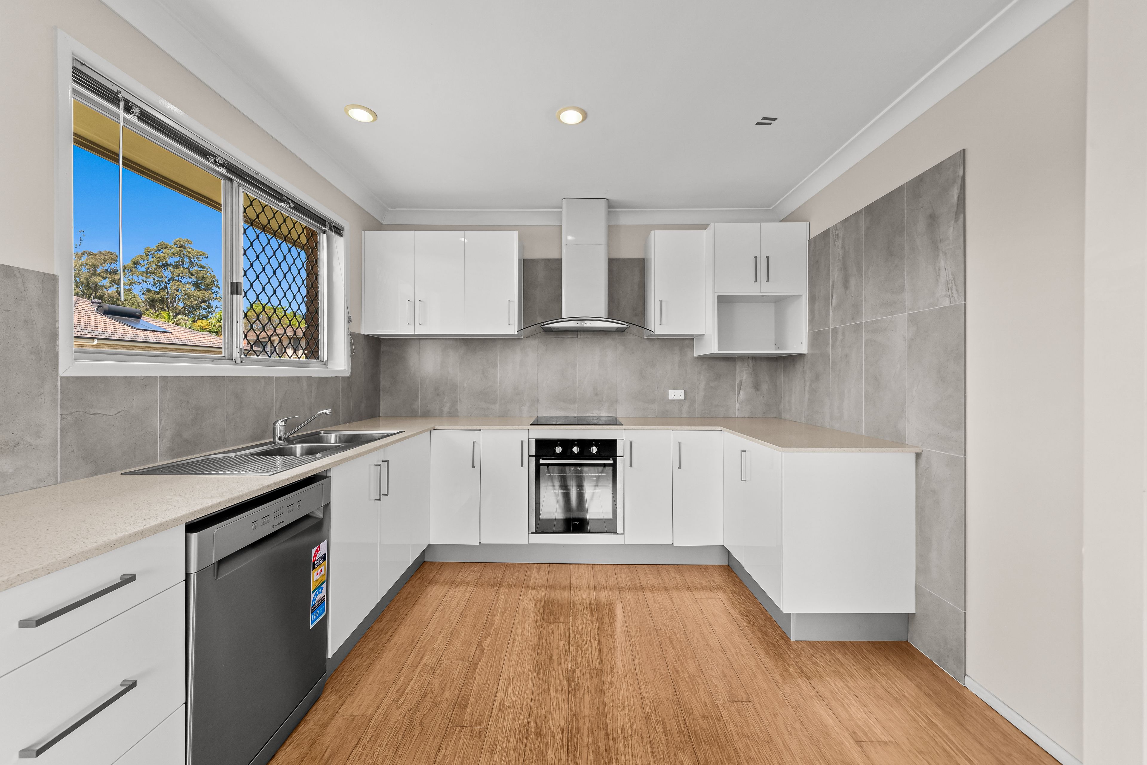 18 Devonlea Street — photo 5 of 30