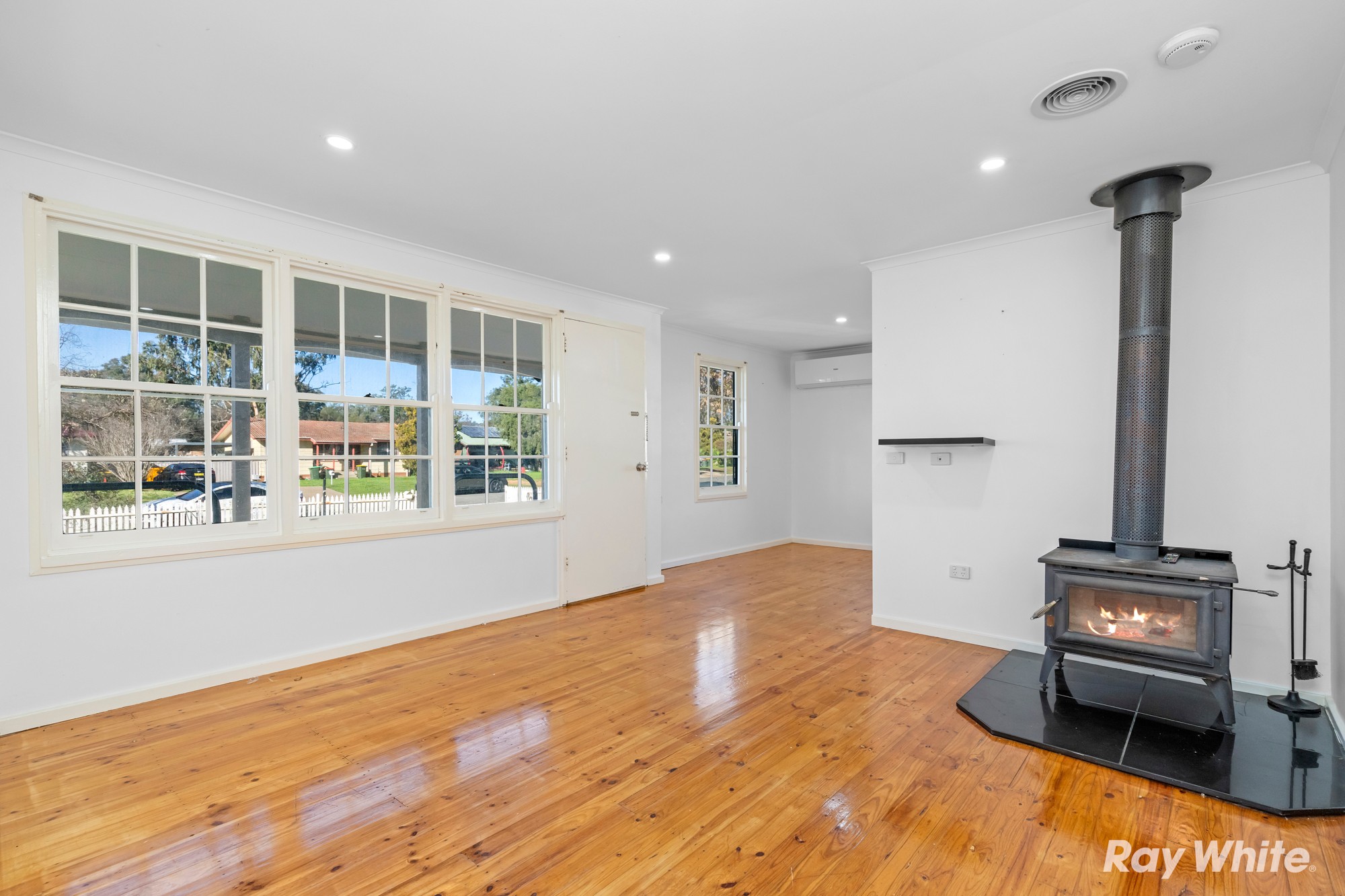 2 Meads Place, Mount Austin, NSW 2650