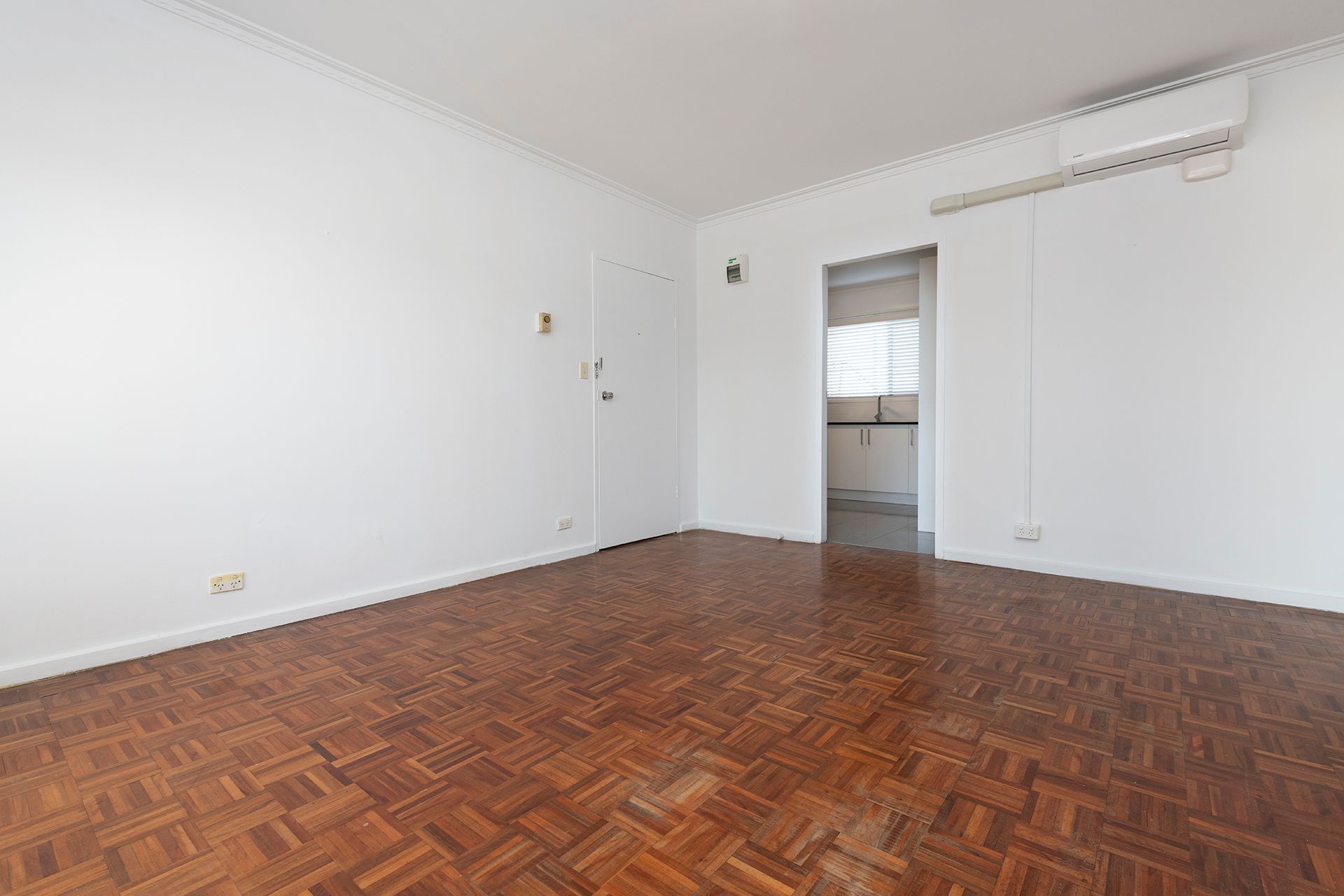 1/349 Blackshaws Road — photo 3 of 8