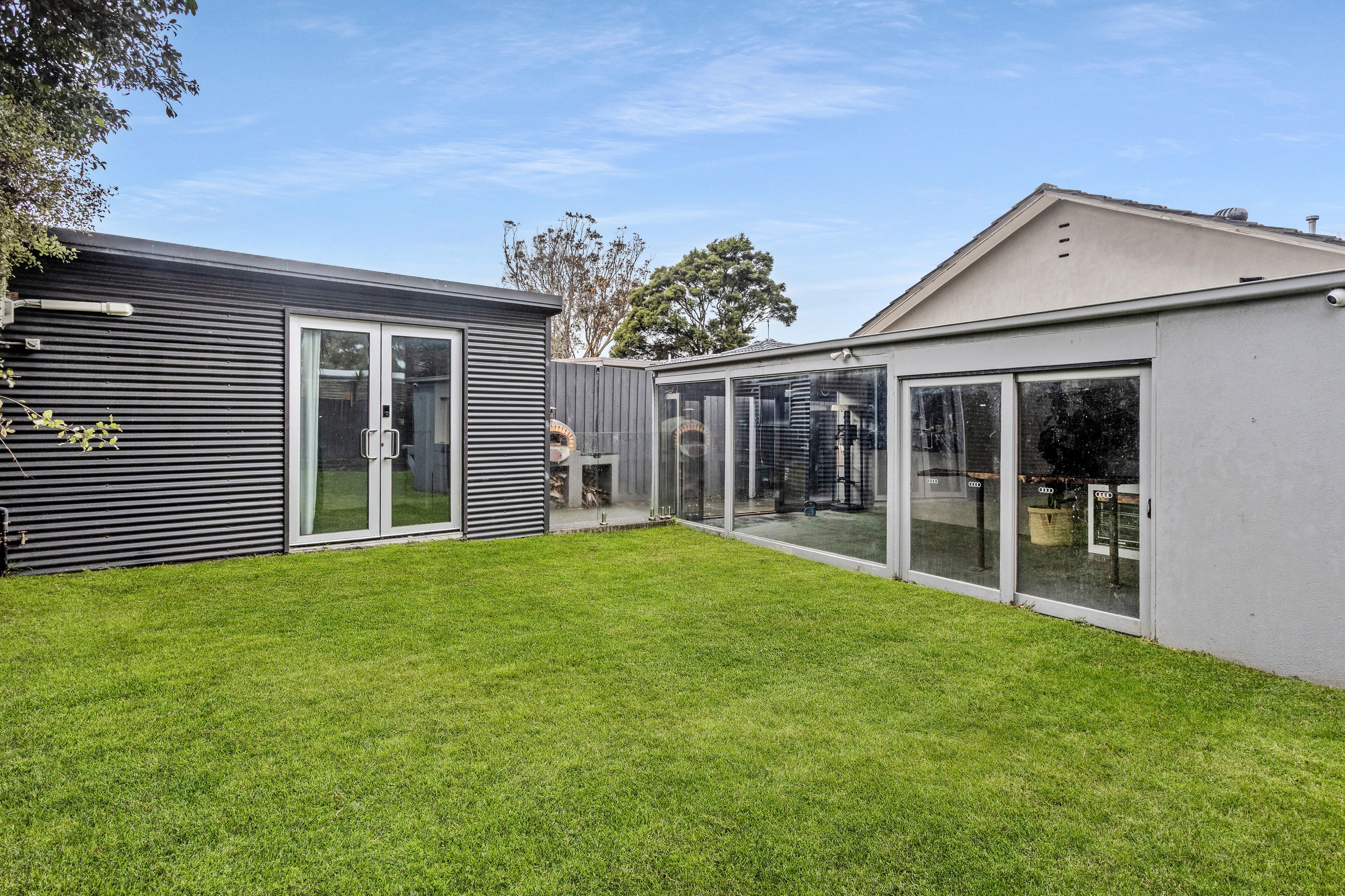 28 Stradbroke Avenue — photo 10 of 10