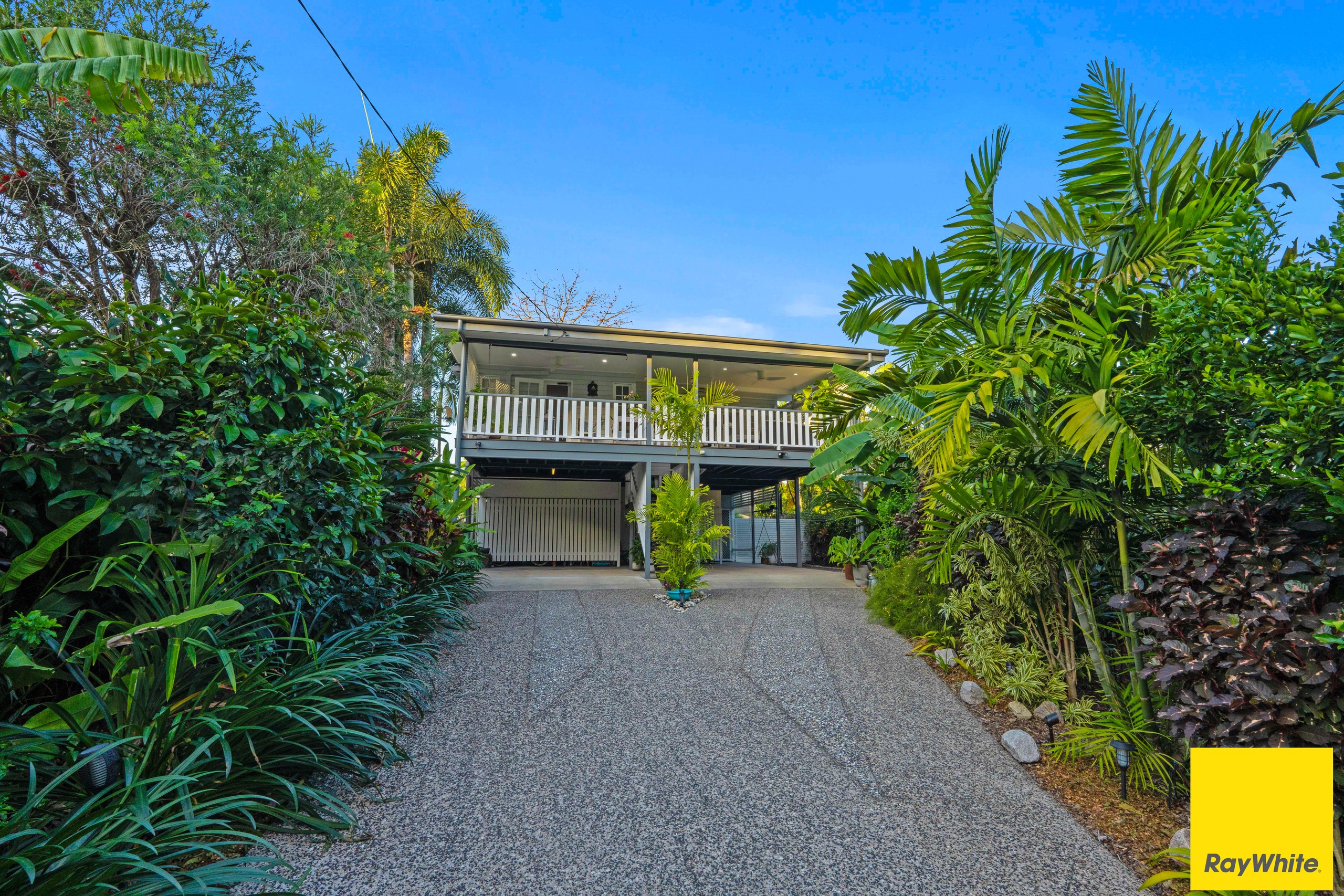 18 Acacia Street, Holloways Beach, QLD 4878