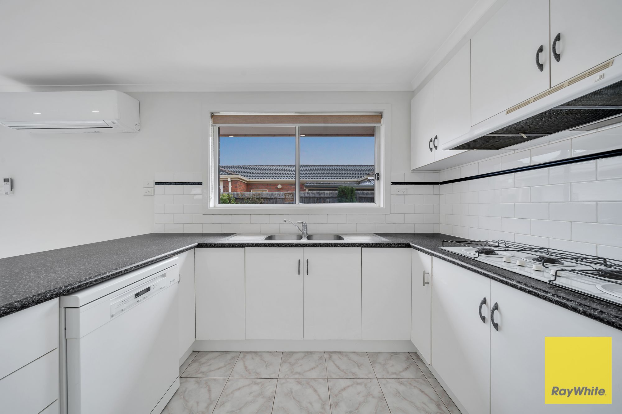 15 Moreton Court — photo 9 of 27