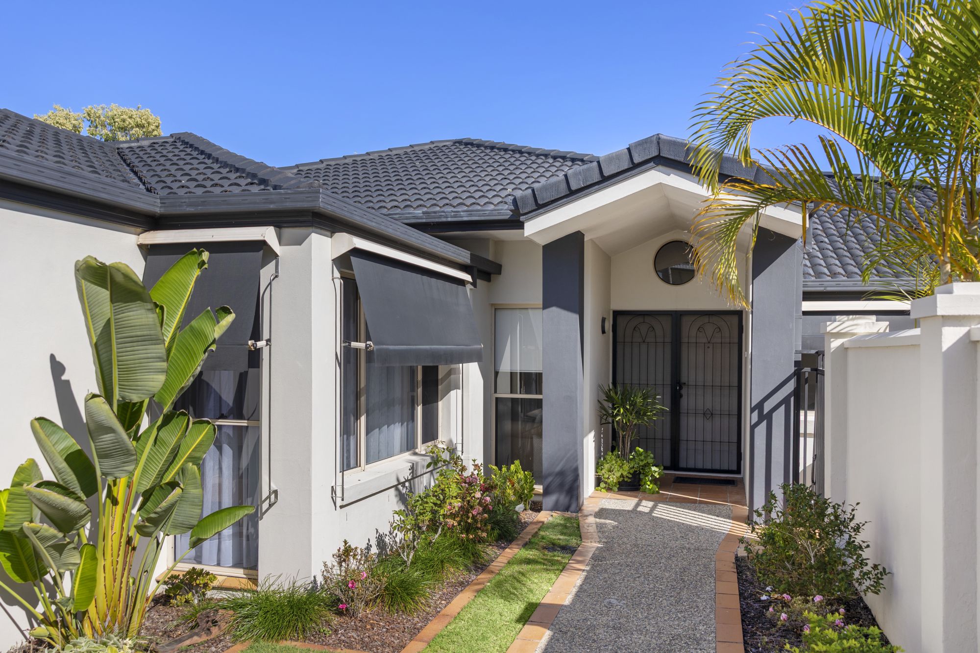 10 Mornington Terrace — photo 3 of 26