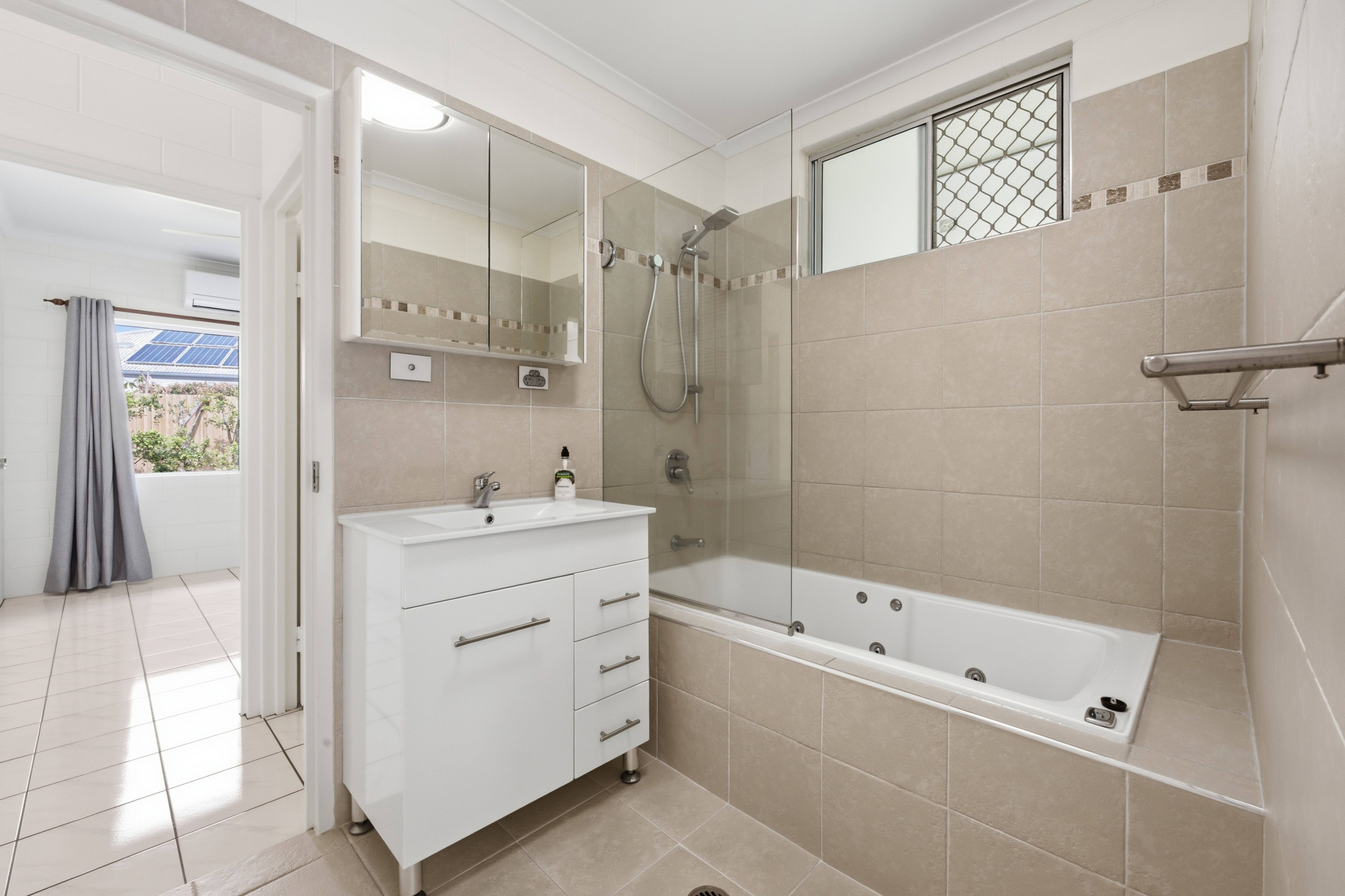9 Coolangatta Close — photo 6 of 18