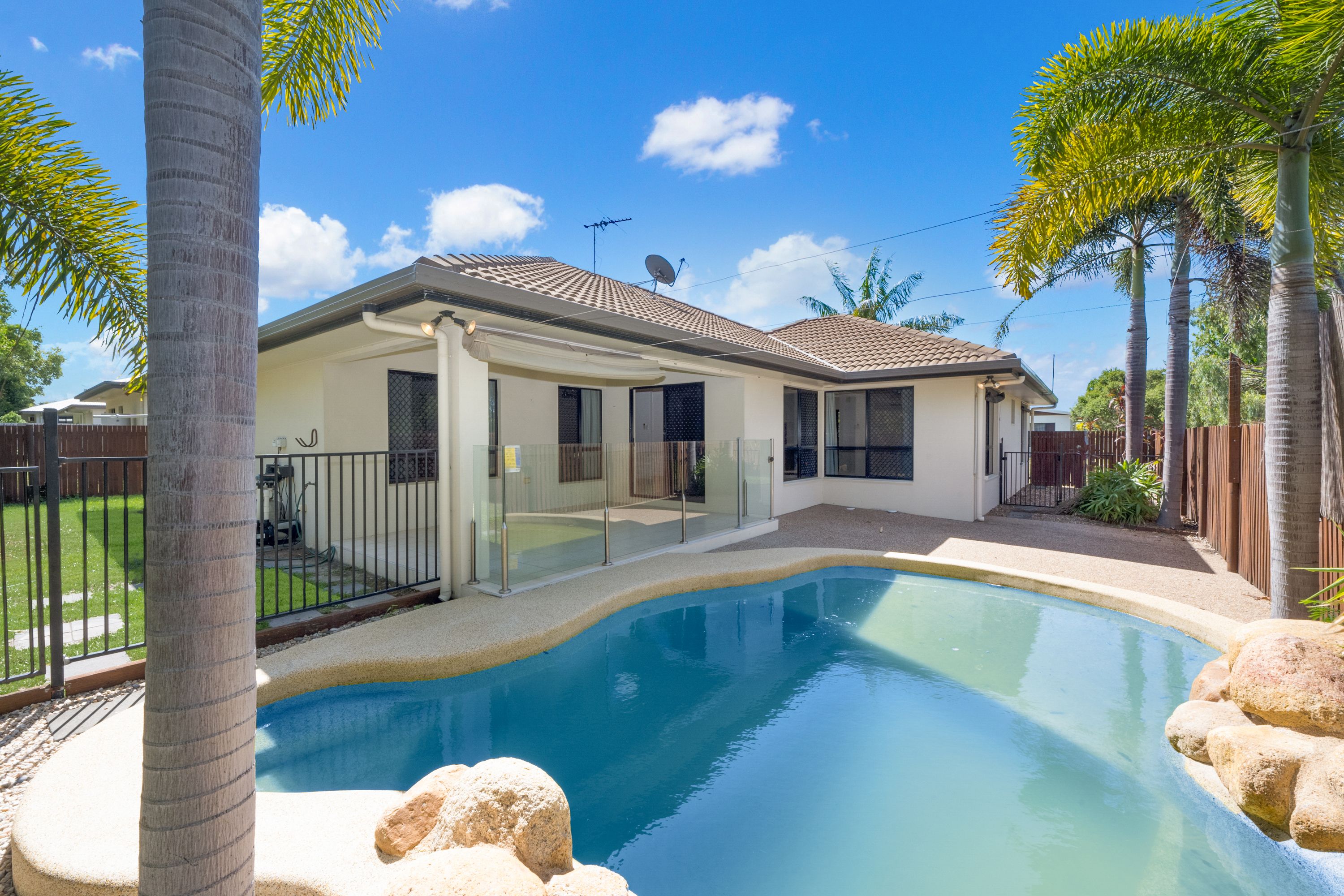 15 Dugong Crescent, Mount Louisa, QLD 4814
