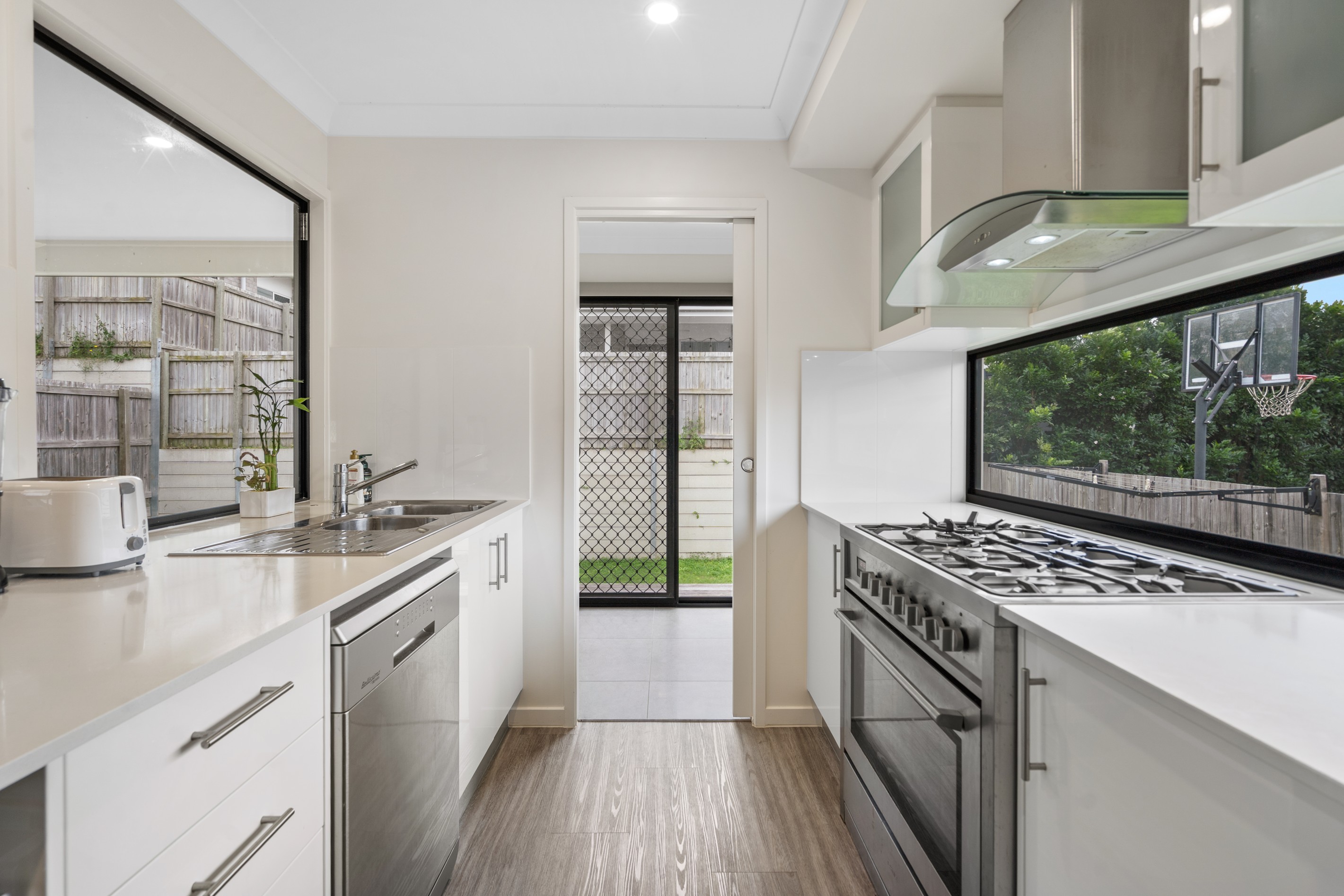 29 Aberdeen Circuit, SPRING MOUNTAIN, QLD 4300
