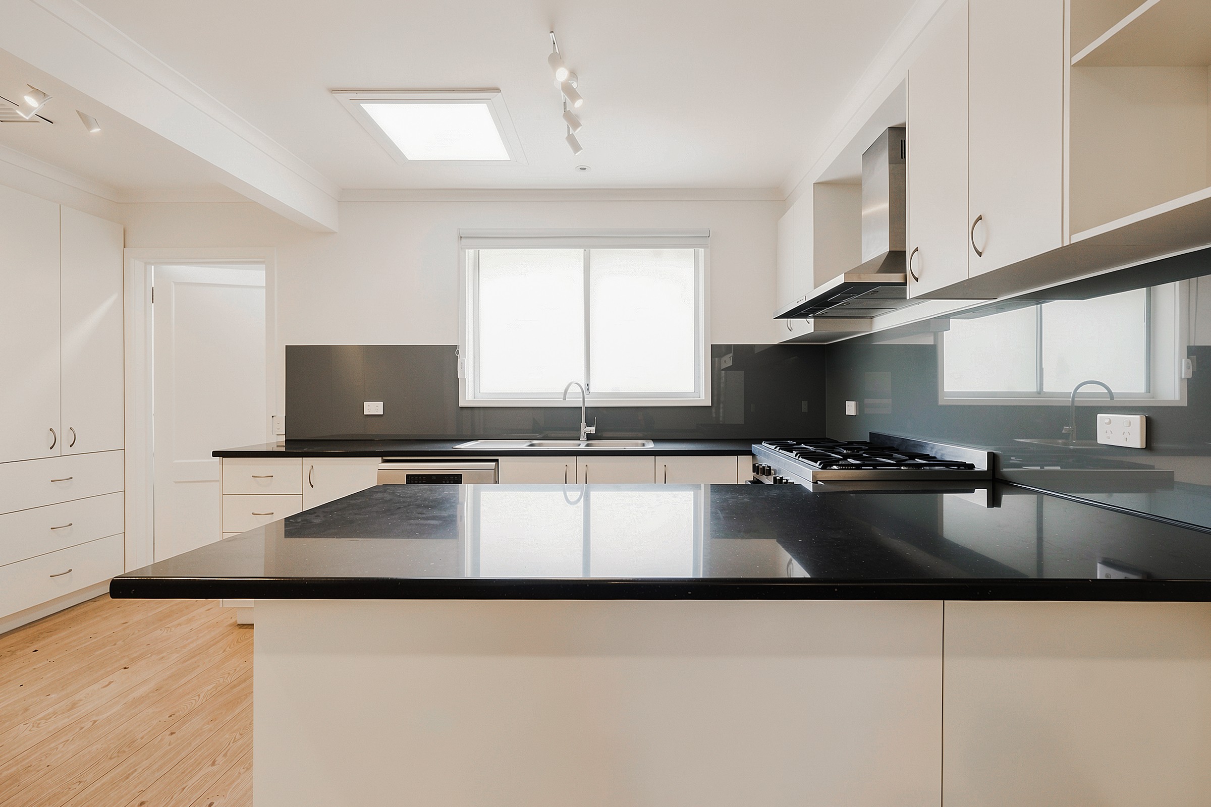 21 Menzies Parade, Lalor, VIC 3075