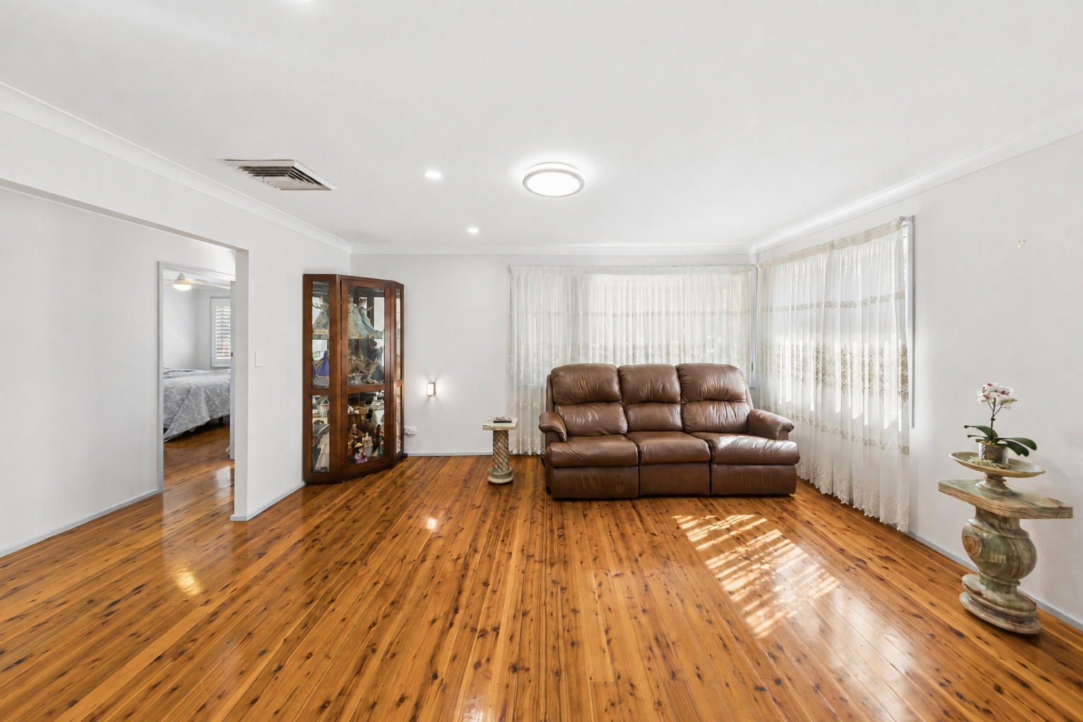 16 Warlencourt Avenue — photo 3 of 23