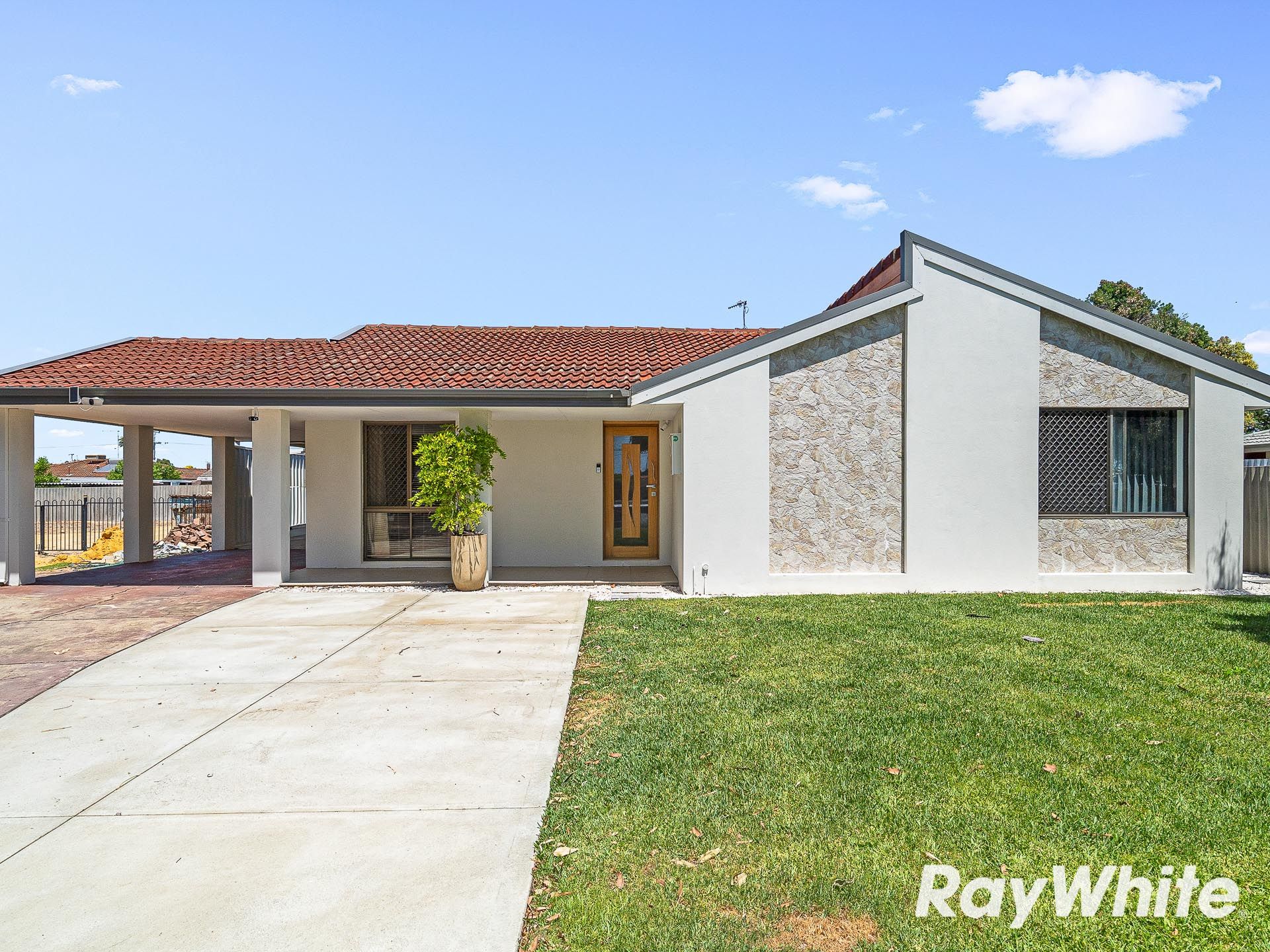 18 Maria Place, Dudley Park, WA 6210