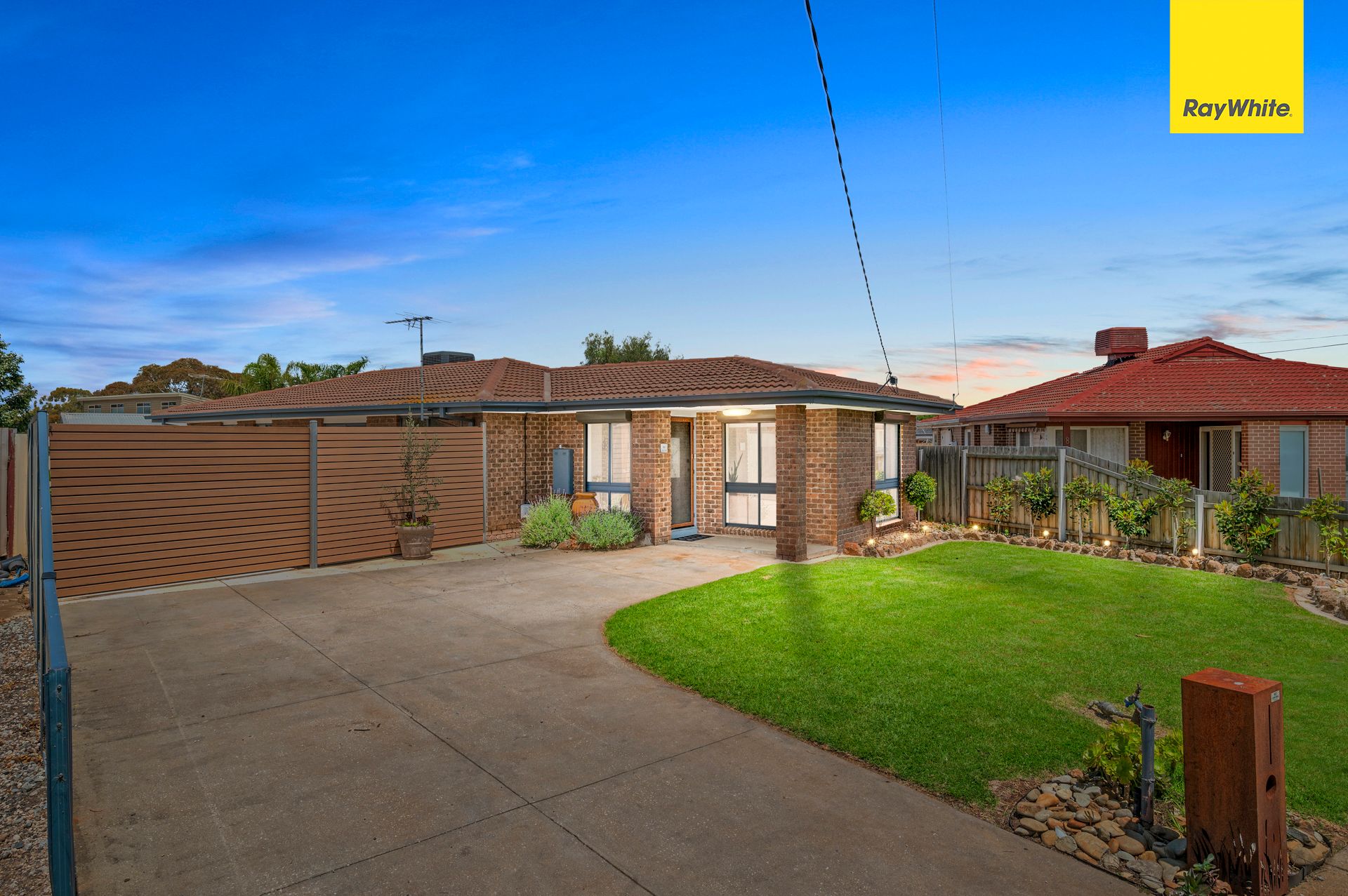 10 Clowes Street, Melton South, VIC 3338
