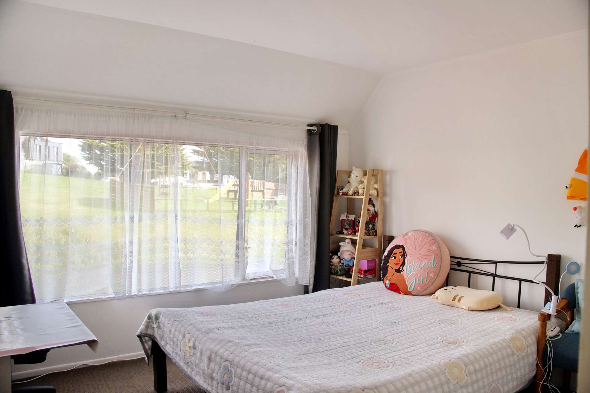 19 Hollydale Grove photo 2