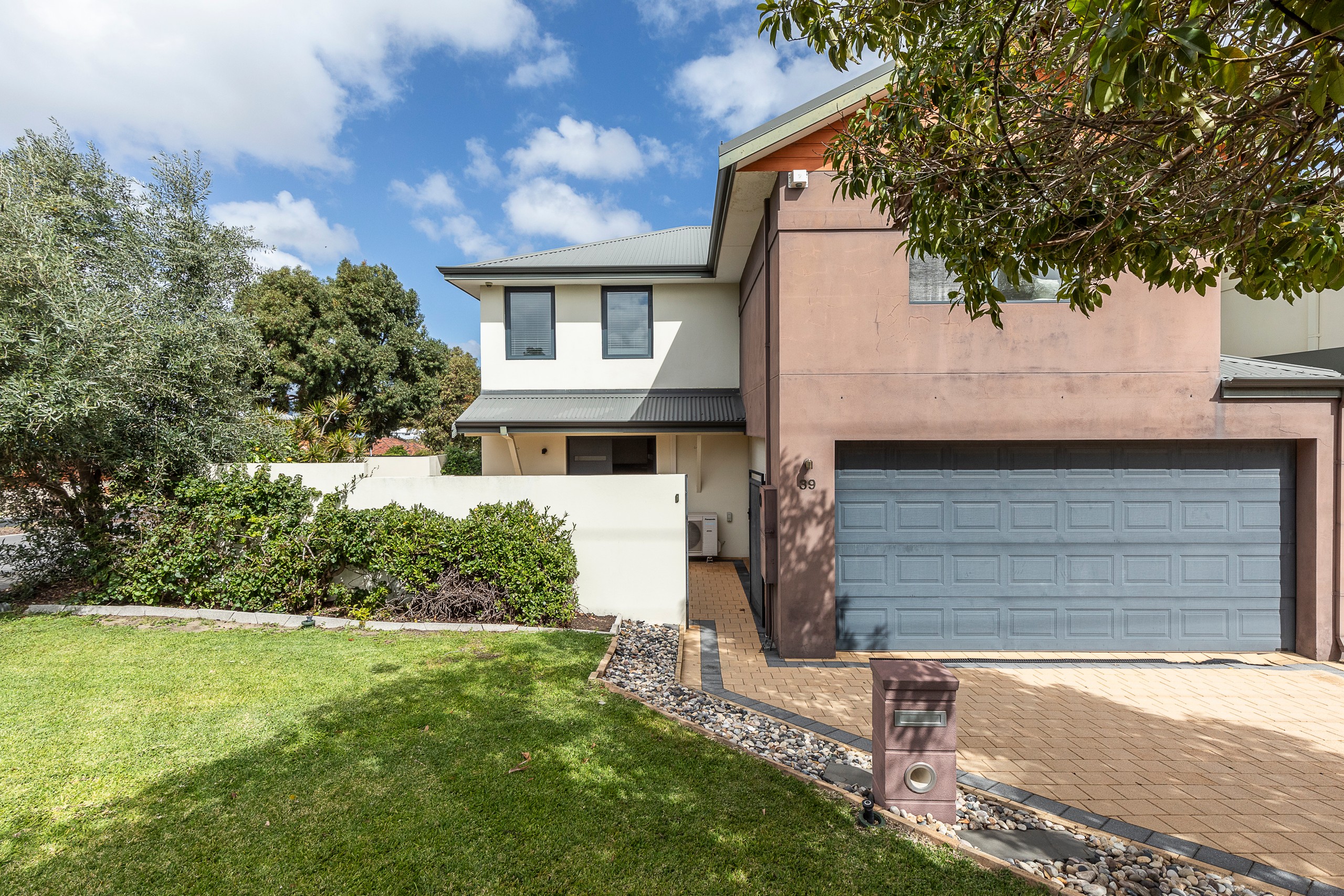 39 Purslowe Street, Mount Hawthorn, WA 6016