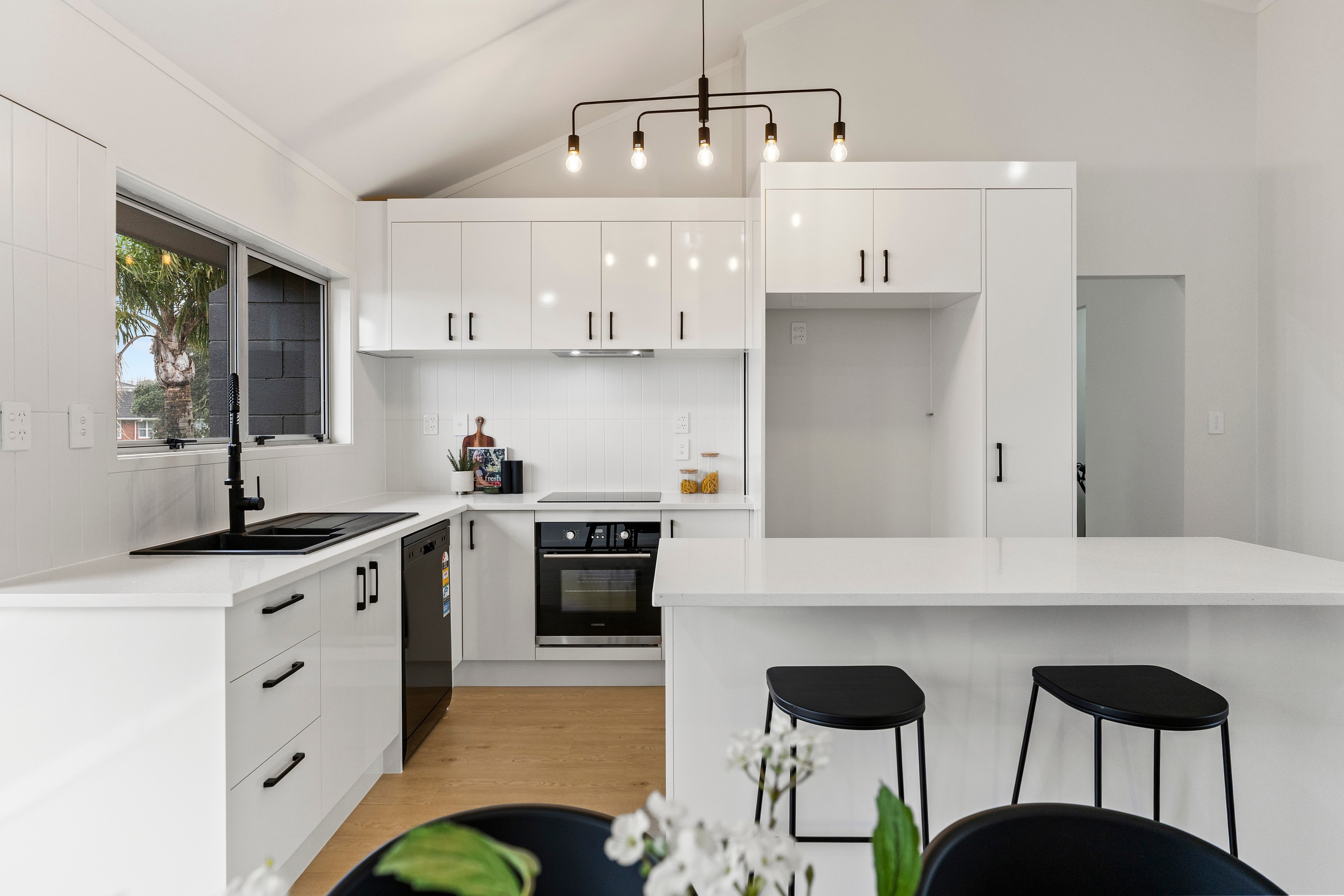 2/108 East Coast Road, Forrest Hill, North Shore City