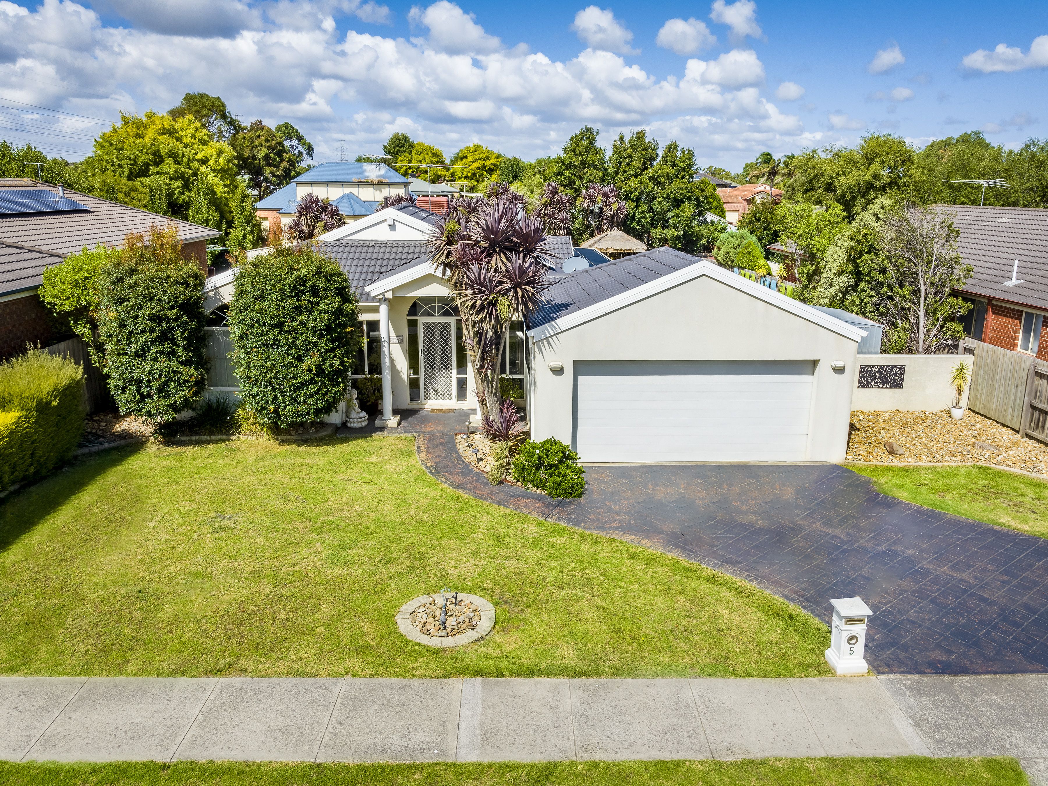 5 Lochgreen View, Cranbourne VIC 3977