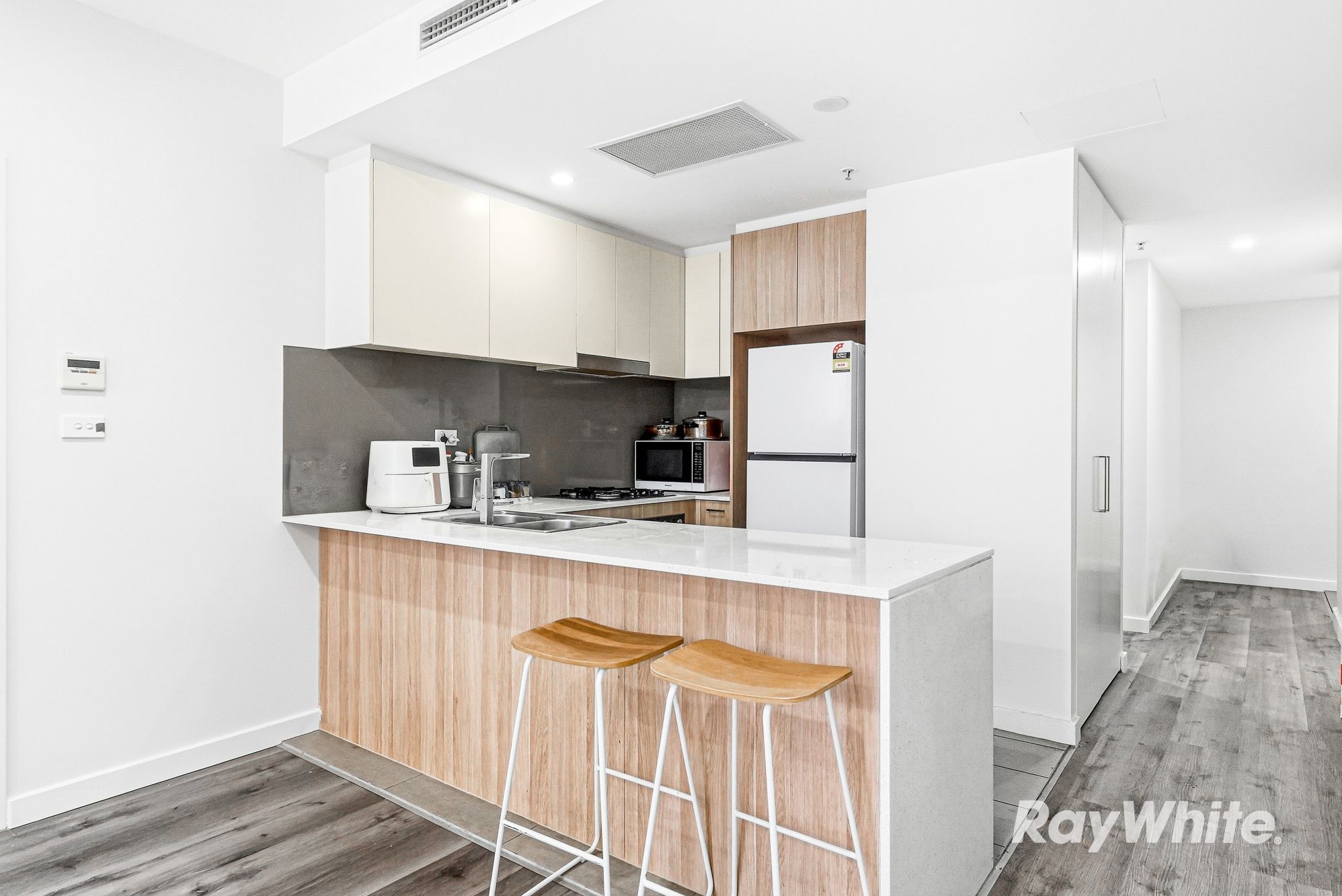 402/11 Hassall Street — photo 5 of 23