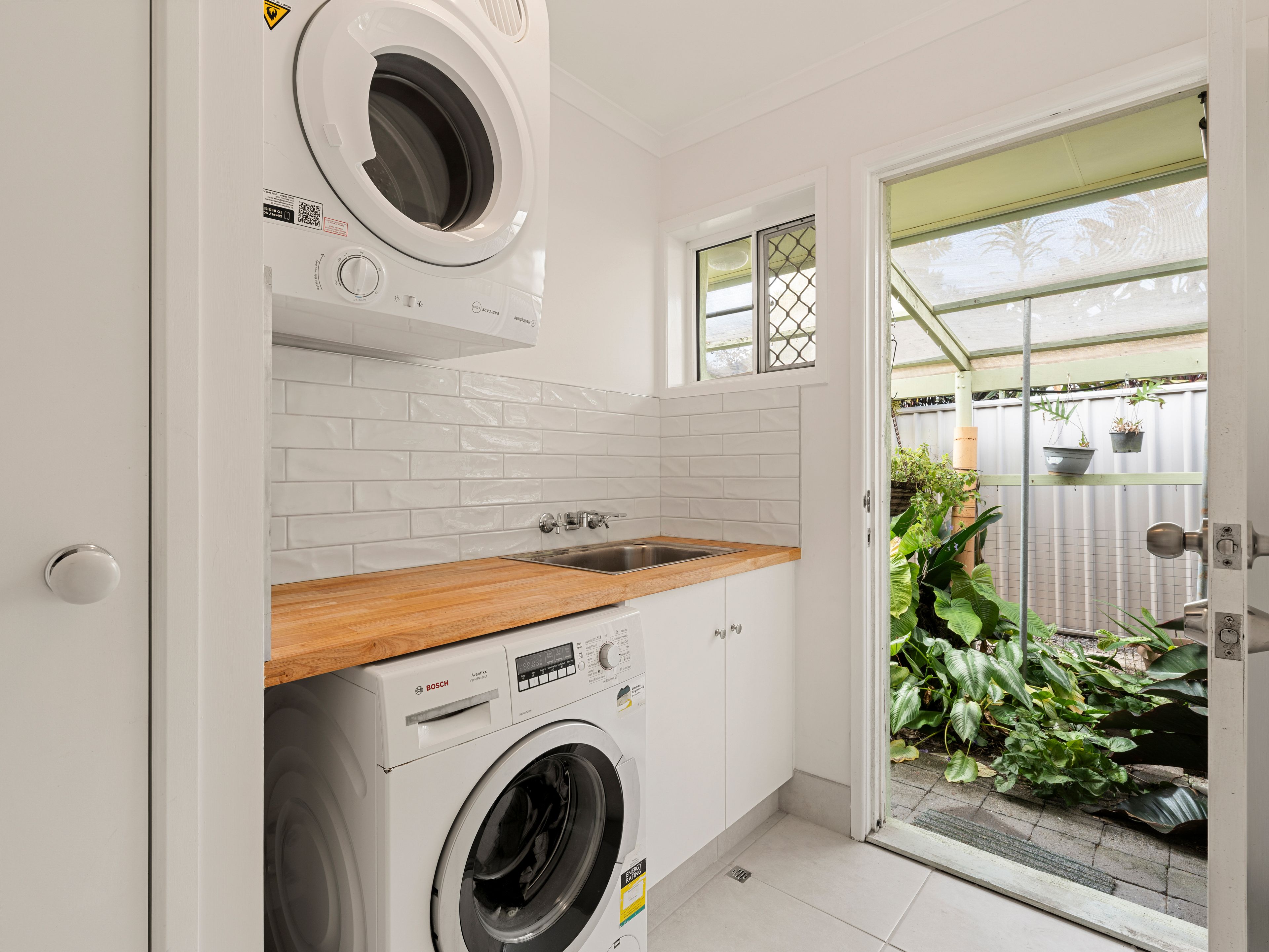 10 Woodlands Crescent — photo 17 of 21
