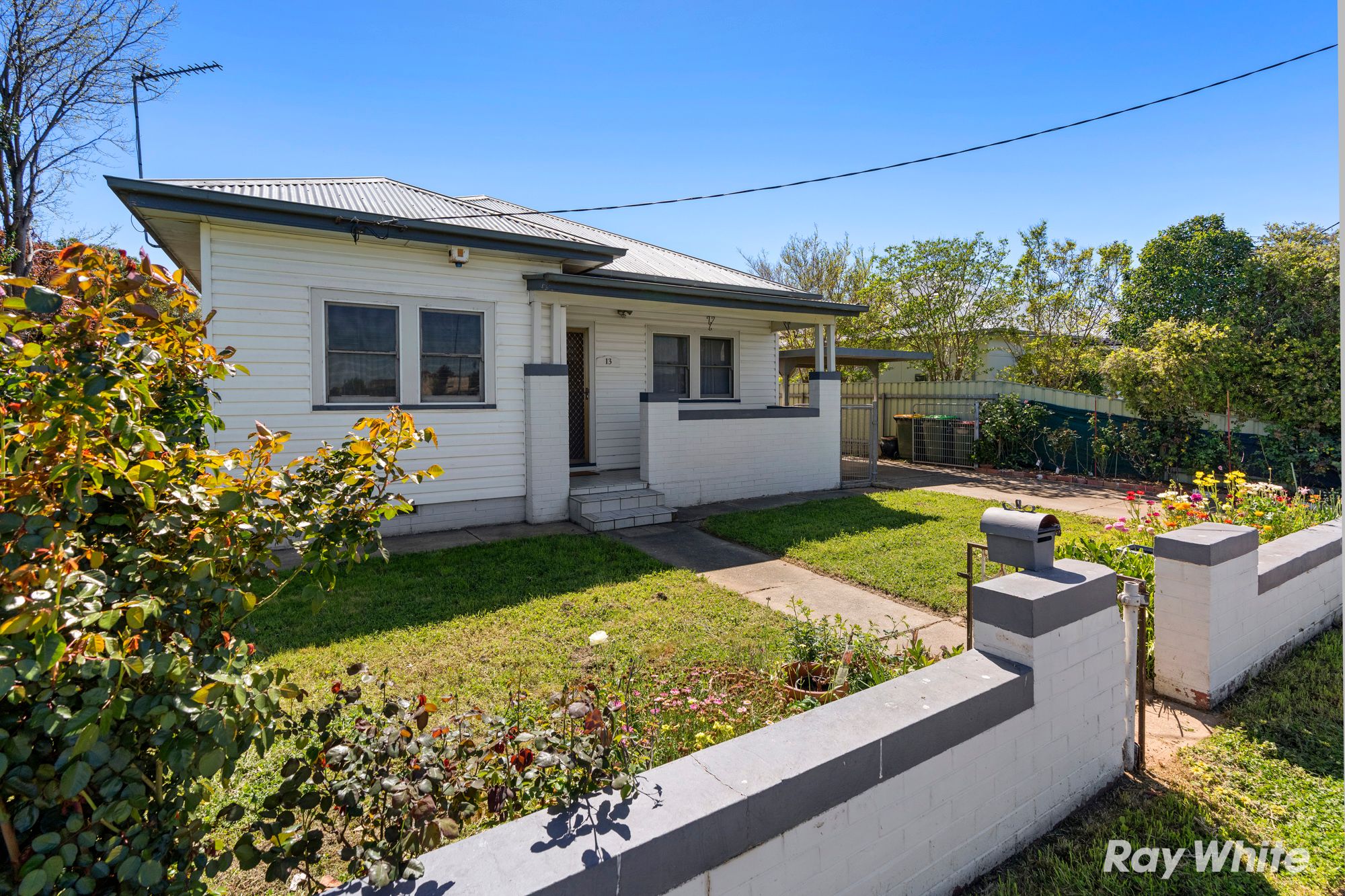 13 North Parade — photo from Ray White Wagga Wagga