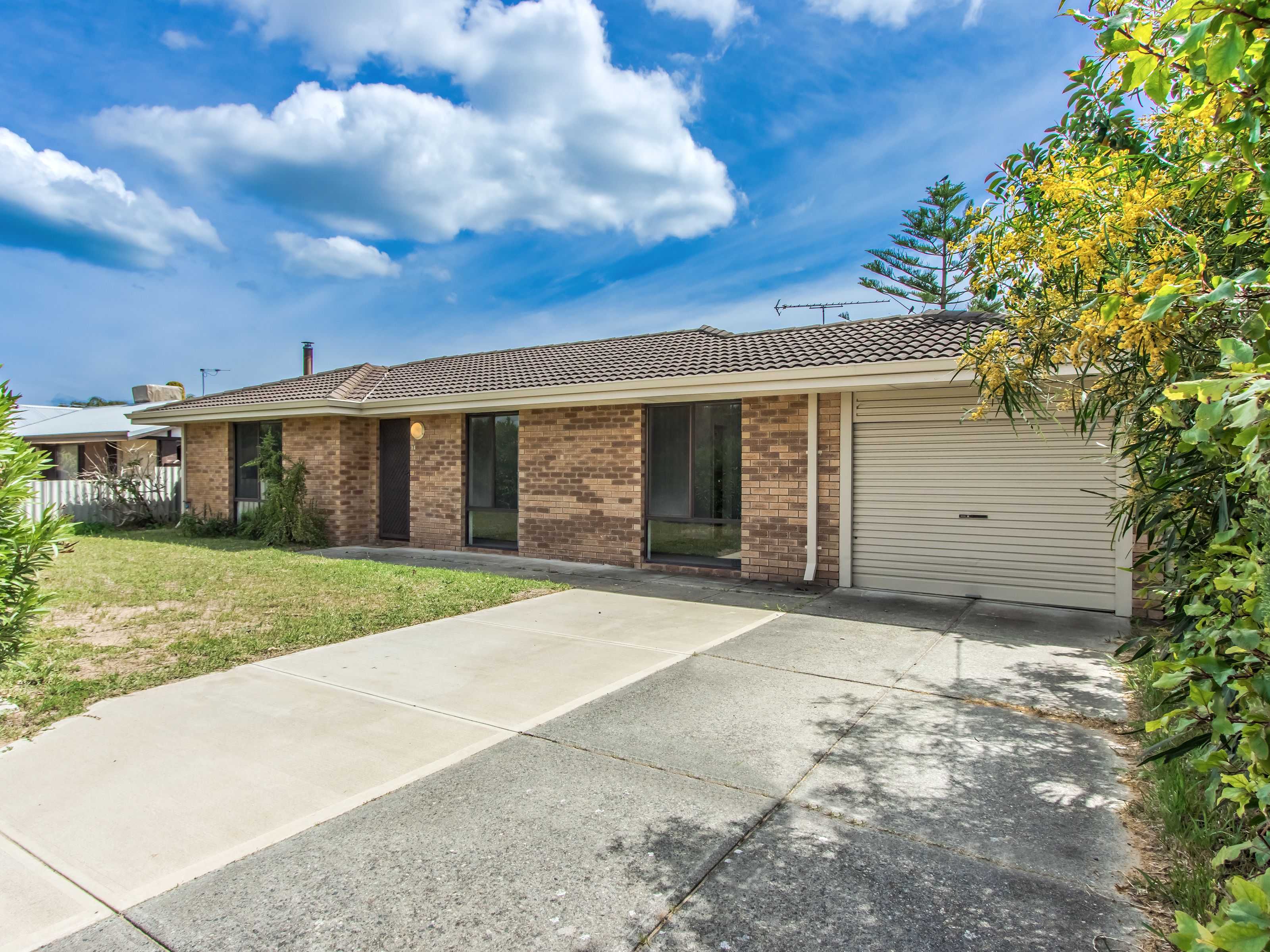 16 Grange Drive, Cooloongup, WA 6168
