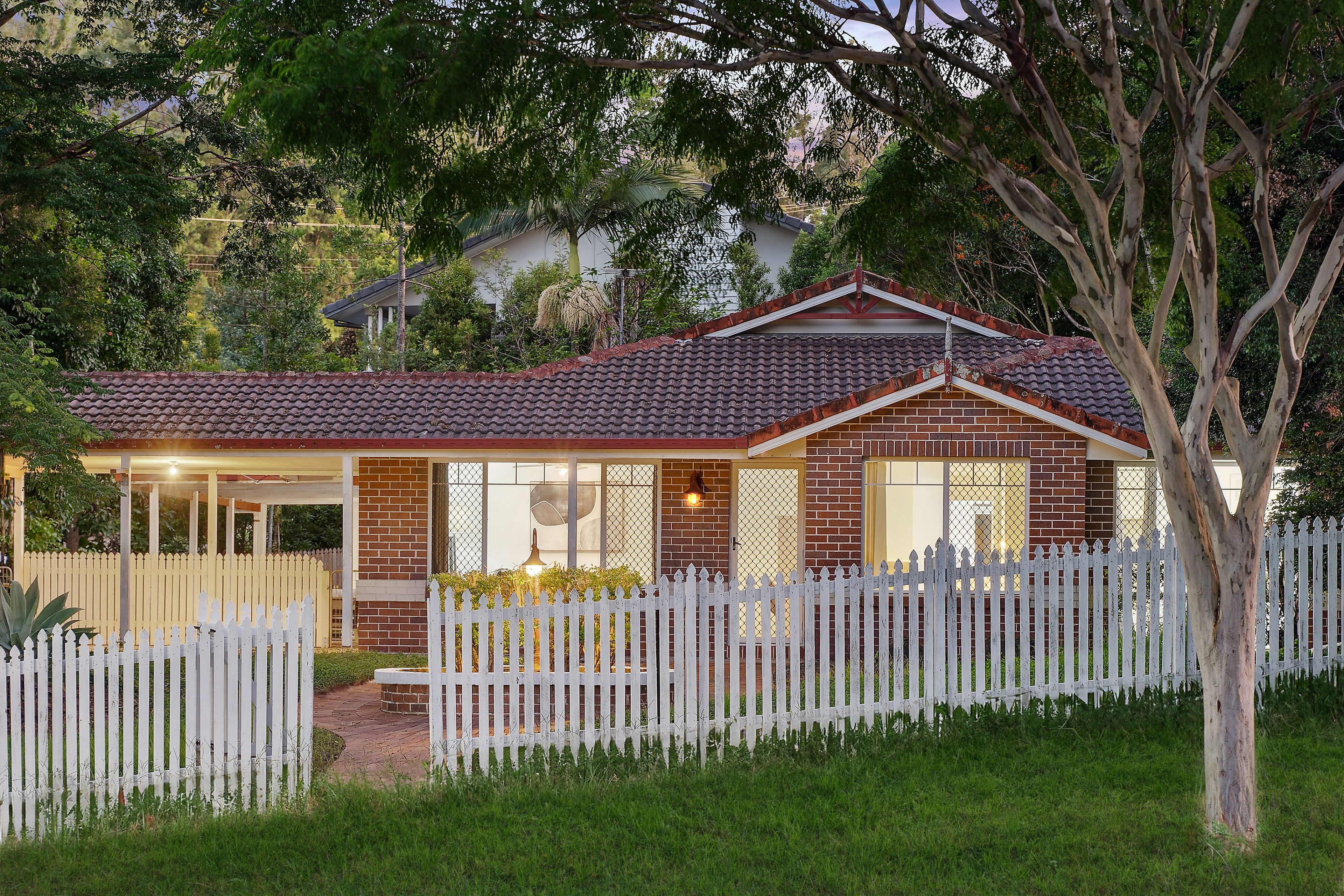 2 Verwood Court, Ferny Hills, QLD 4055