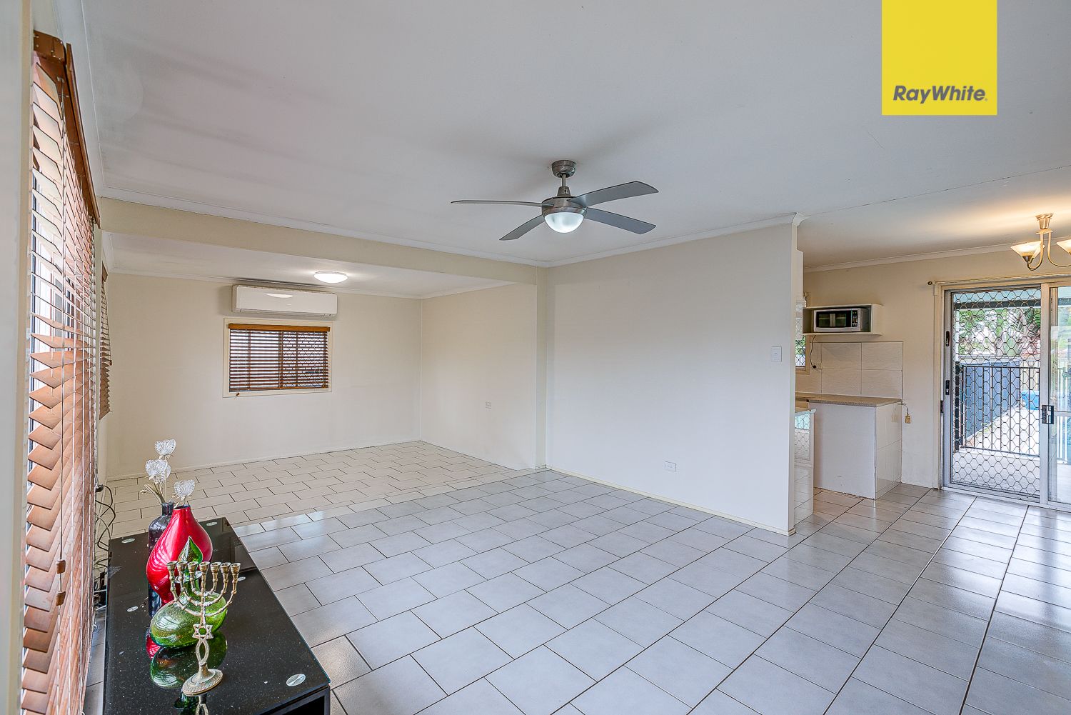 52 Aquarius Drive, Kingston, QLD 4114